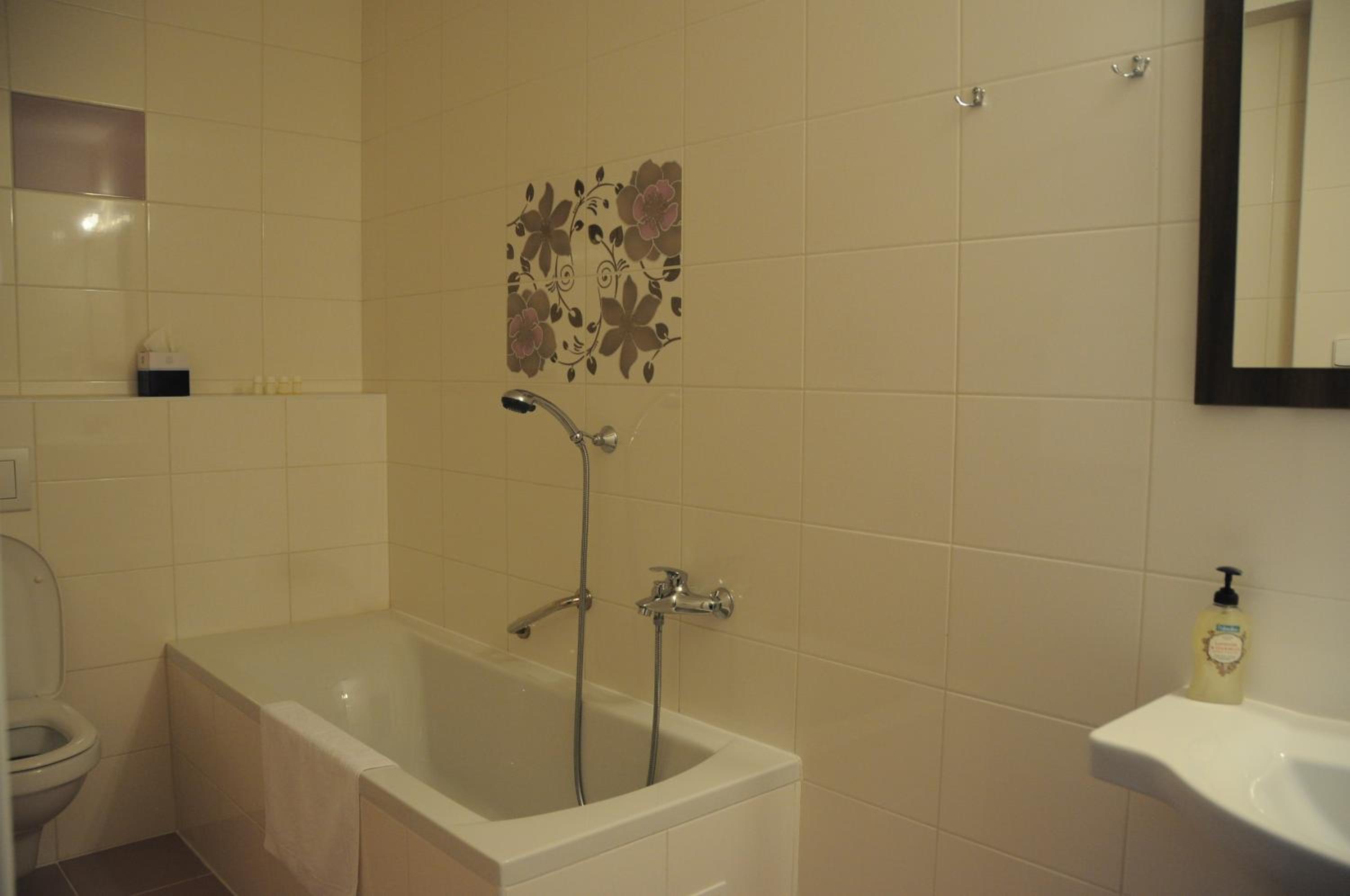 Double Room - Photo 5