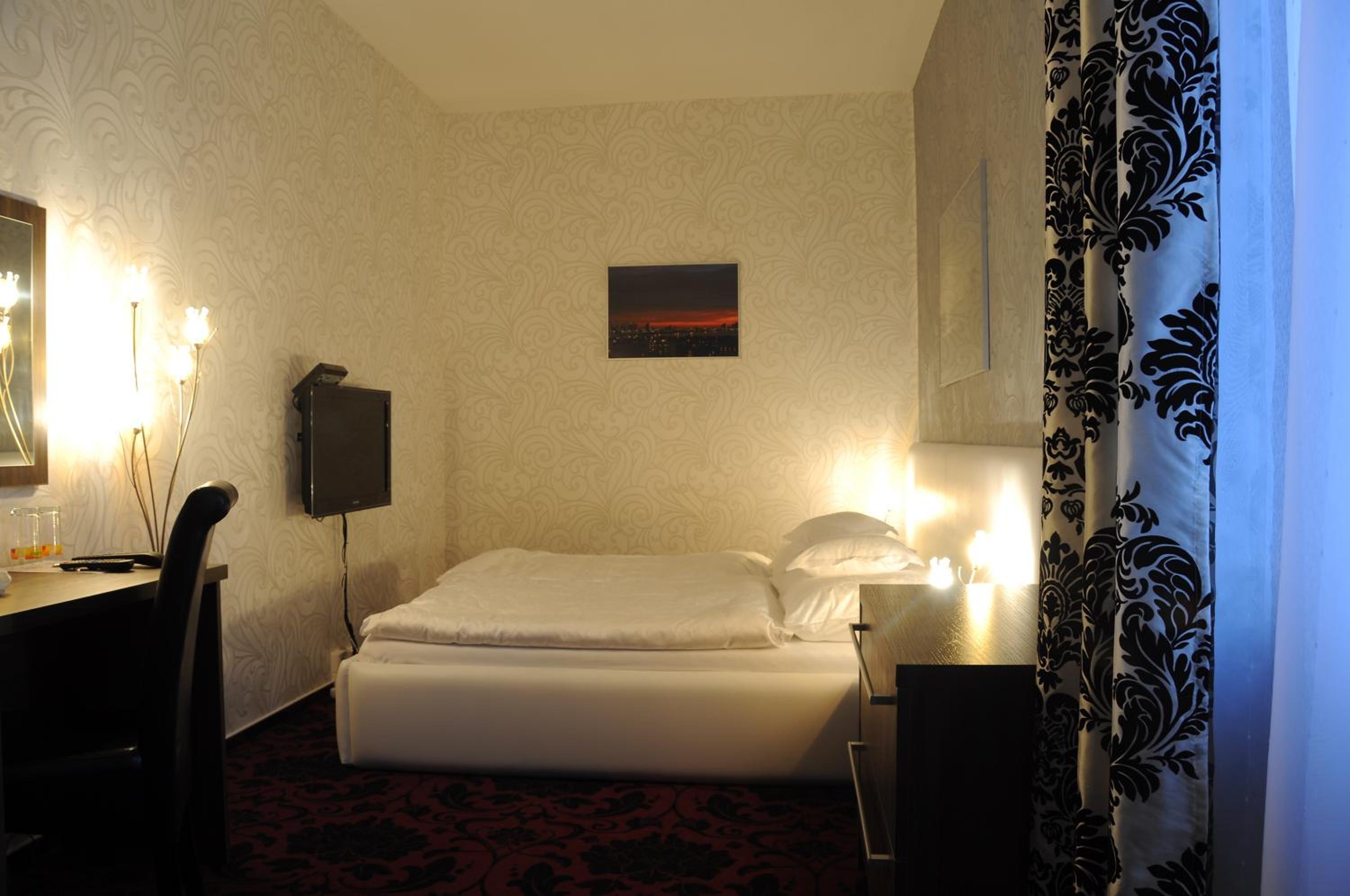 Double Room - Photo 15