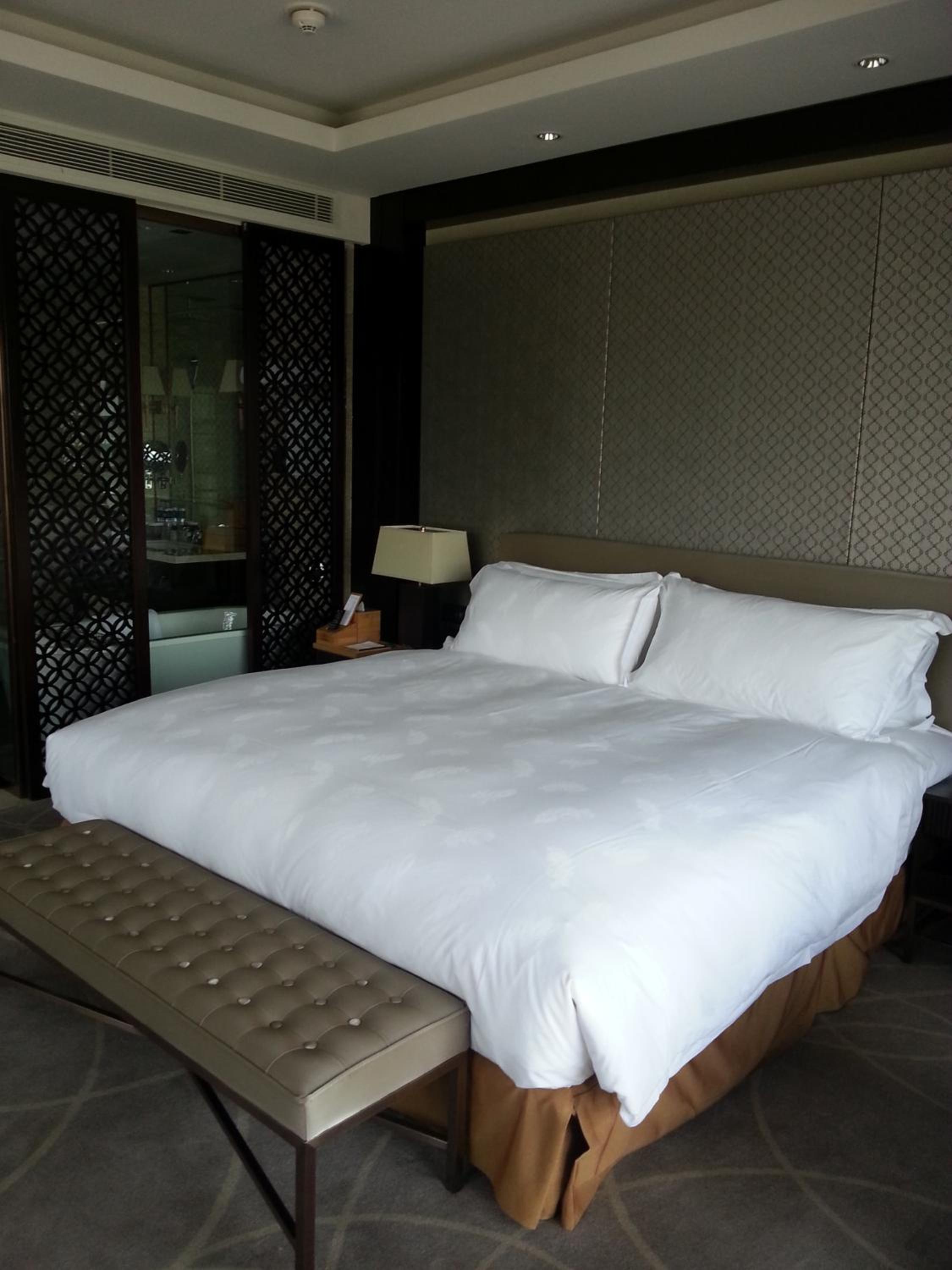 Deluxe Suite with Lake View