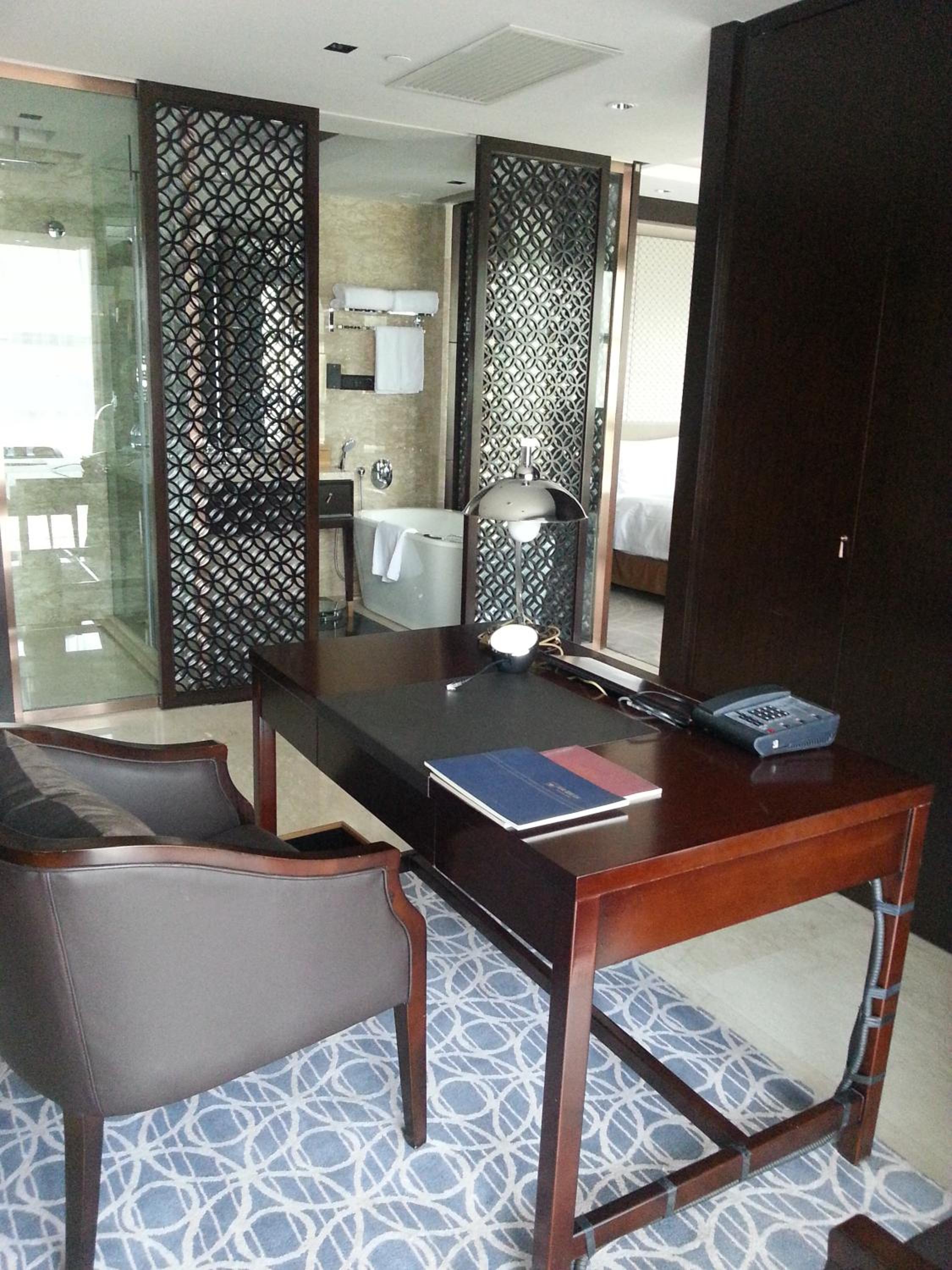 Deluxe Suite with Lake View photo 2