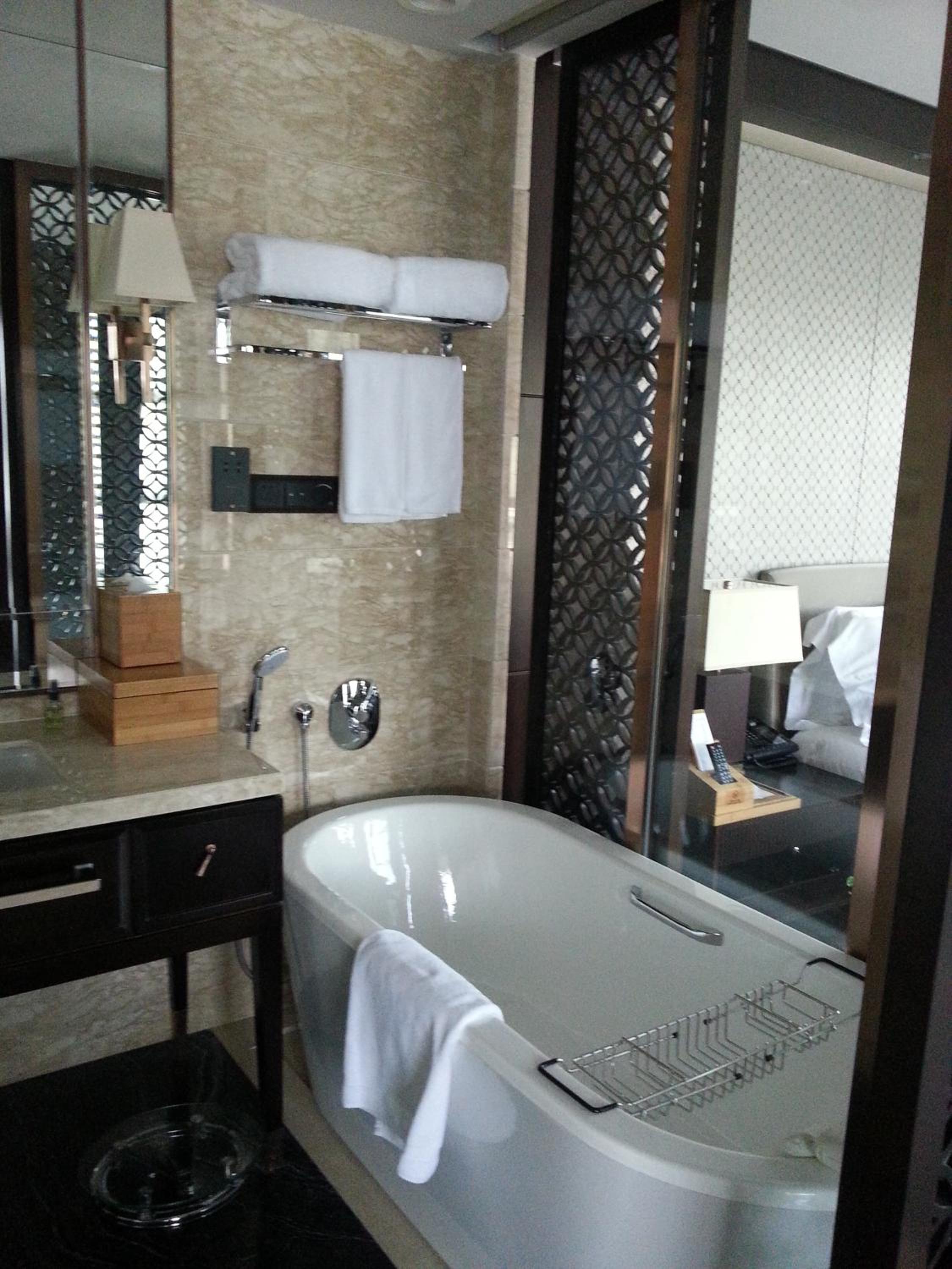 Deluxe Suite with Lake View photo 3