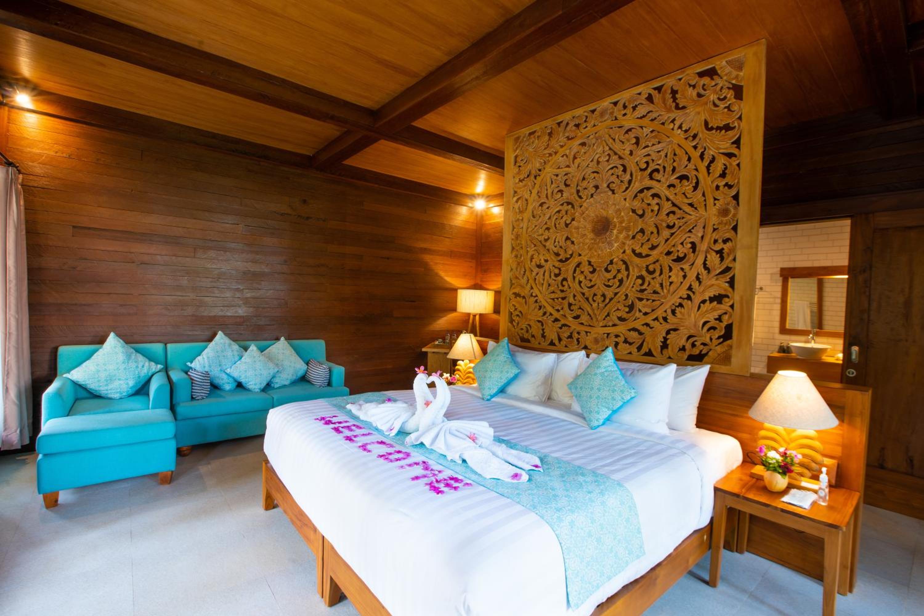Suite - Photo 1