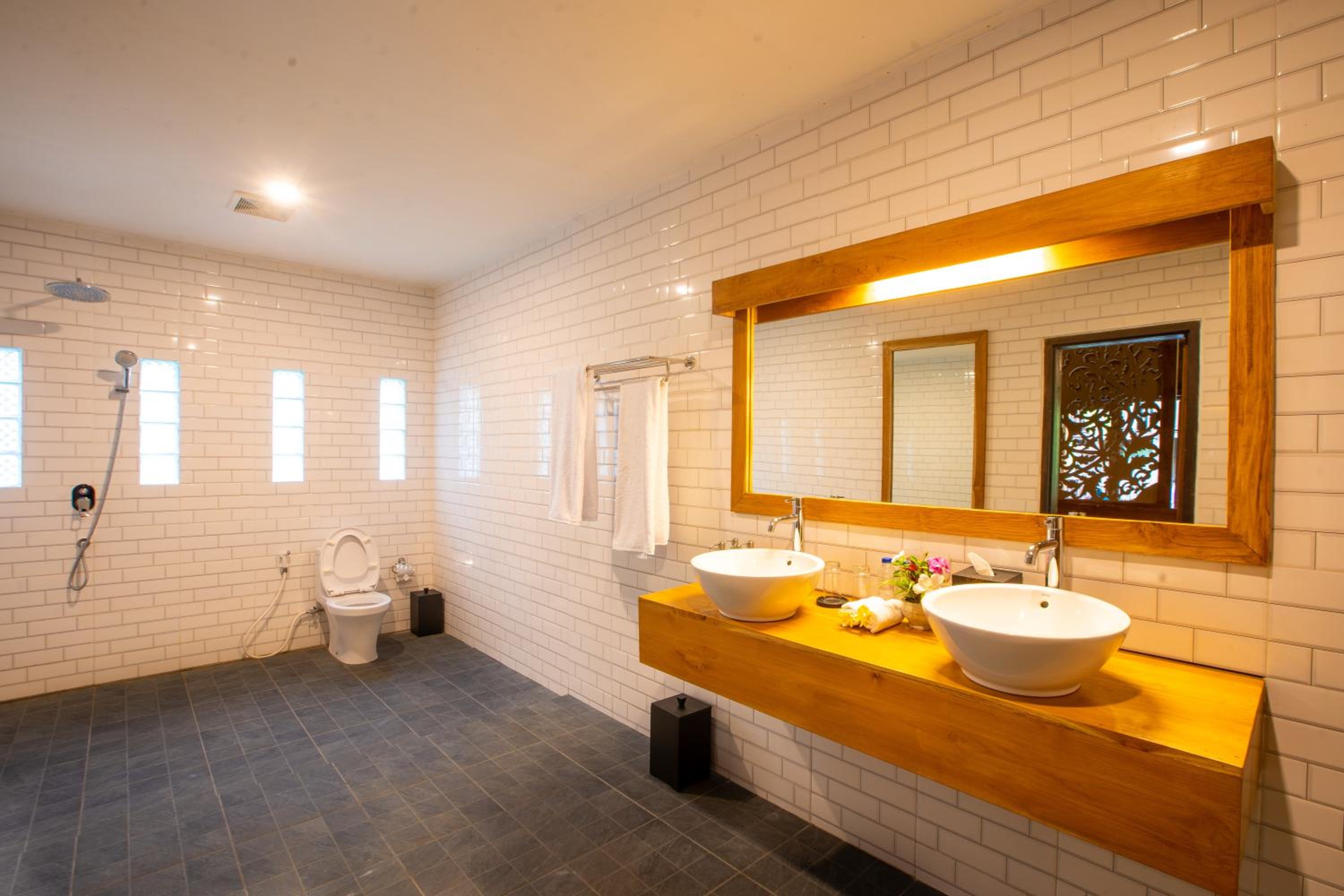 Suite - Photo 3