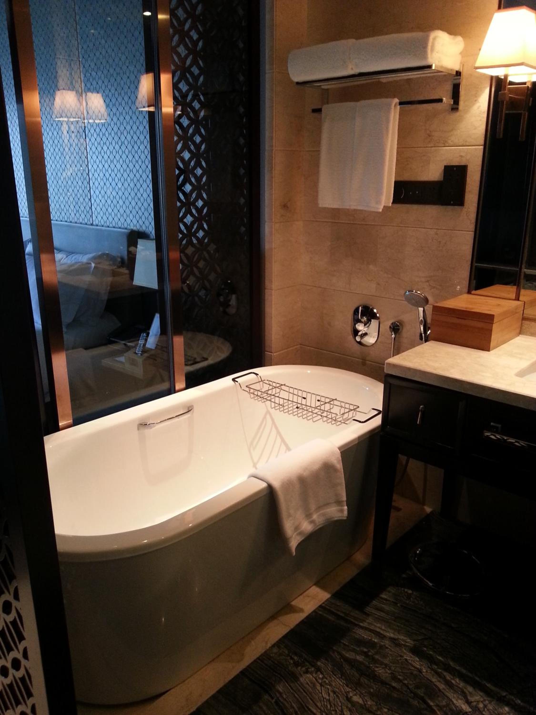 Deluxe Double or Twin Room with Lake View photo 3