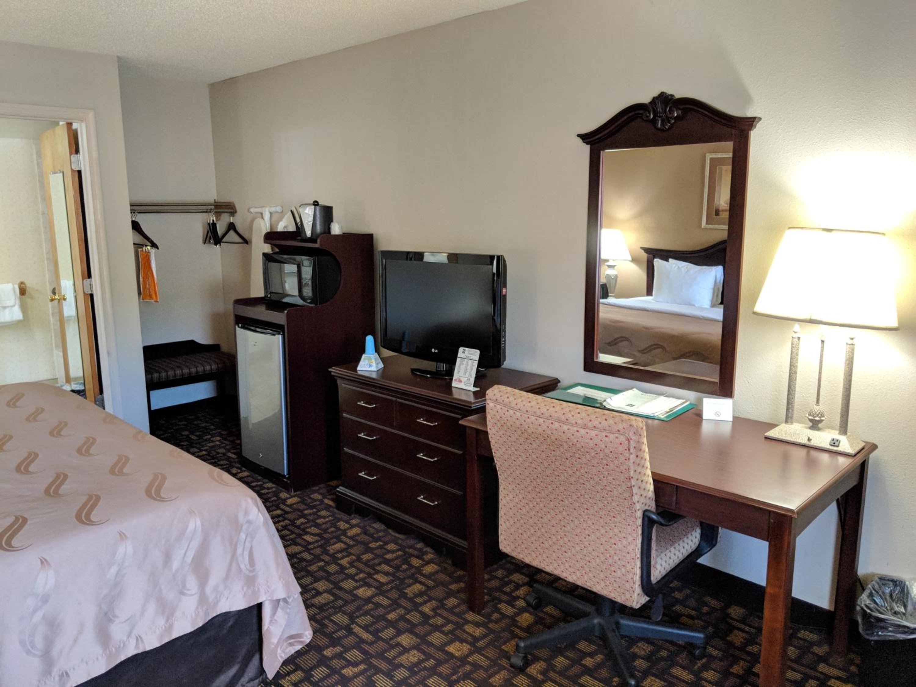 King Room - Mobility Accessible/Non-Smoking - Photo 4
