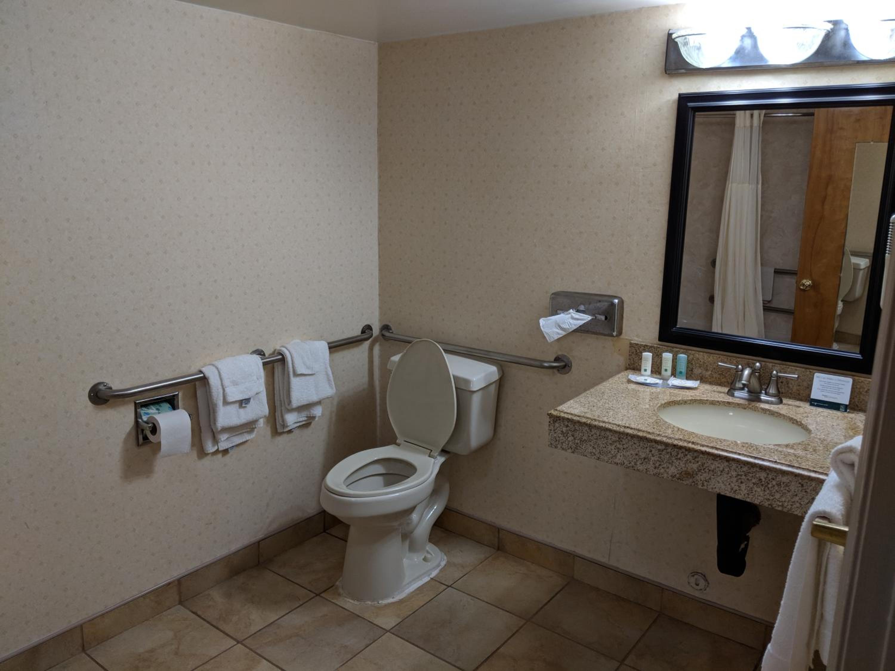 Double Room with Two Double Beds - Accessible/Non-Smoking - Photo 3