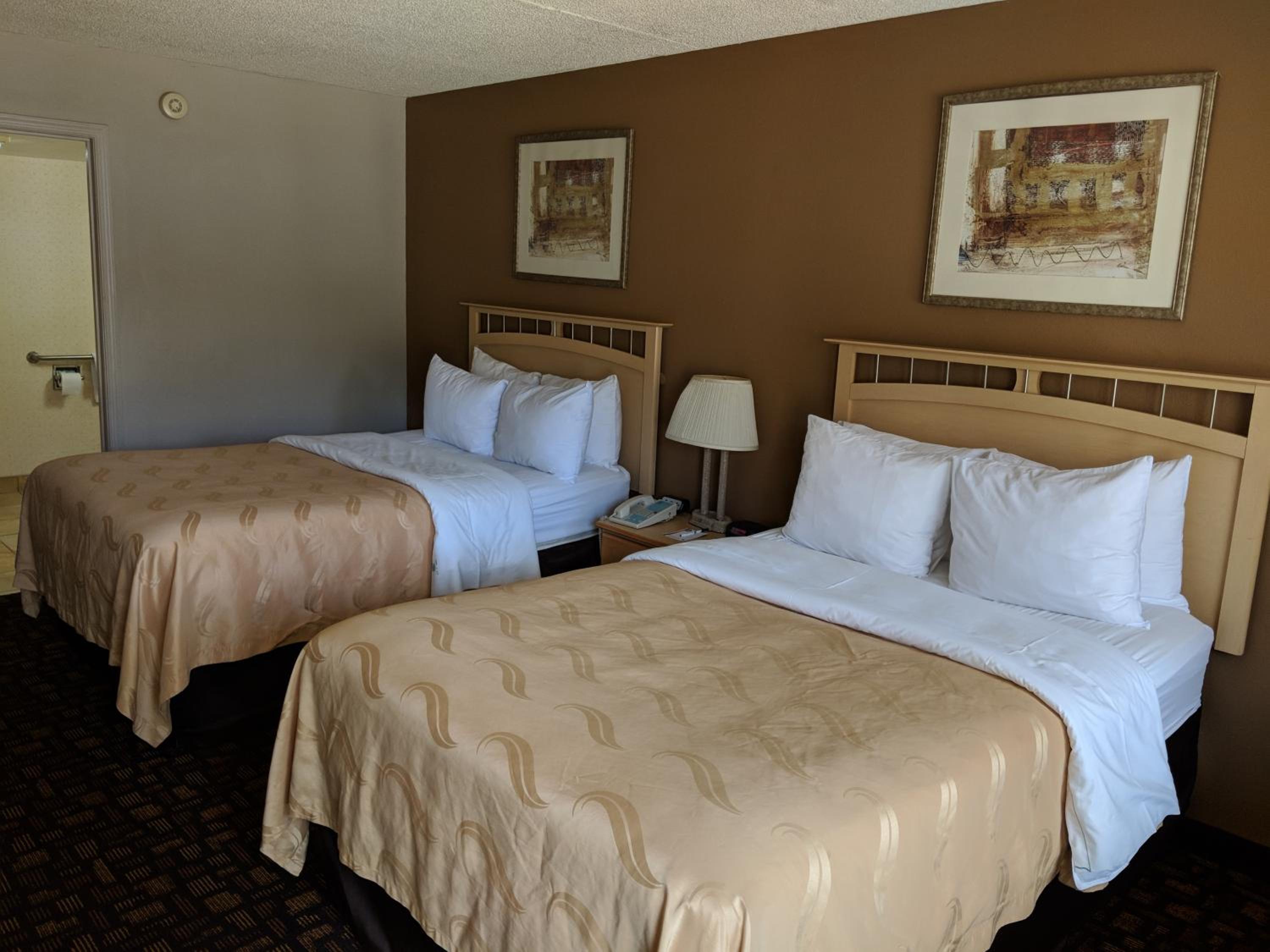 Double Room with Two Double Beds - Accessible/Non-Smoking - Photo 4