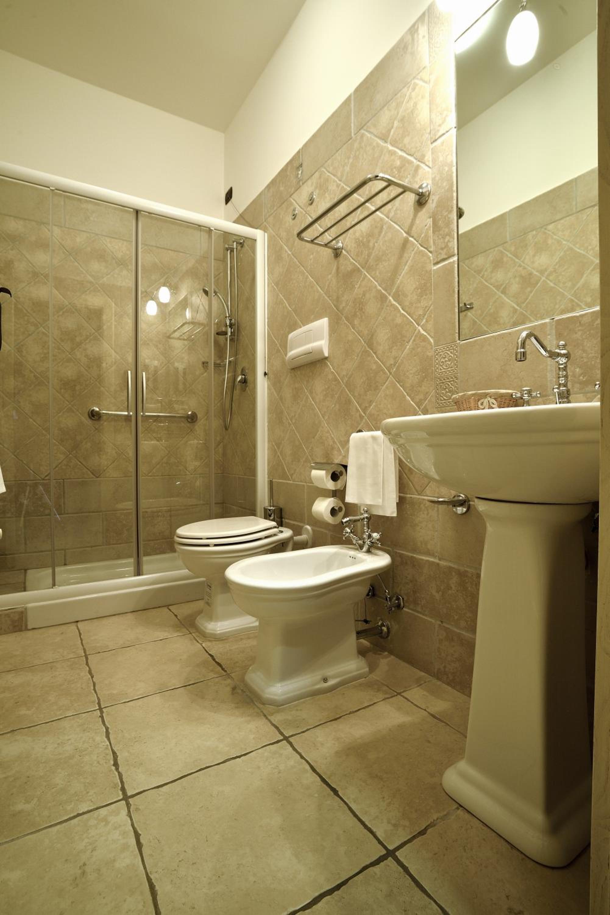 Double or Twin Room - Photo 2