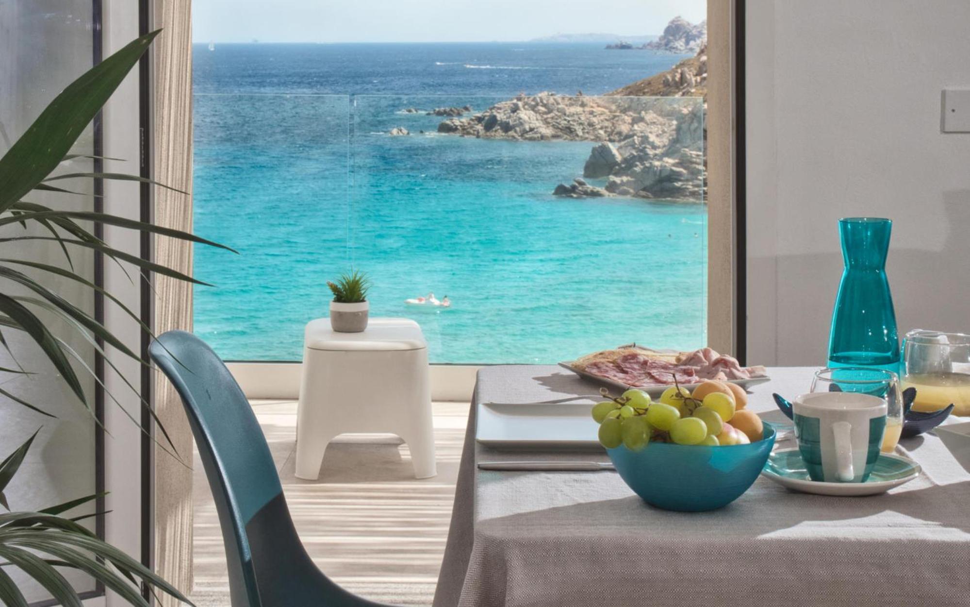 Double Room with Balcony and Sea View photo 3