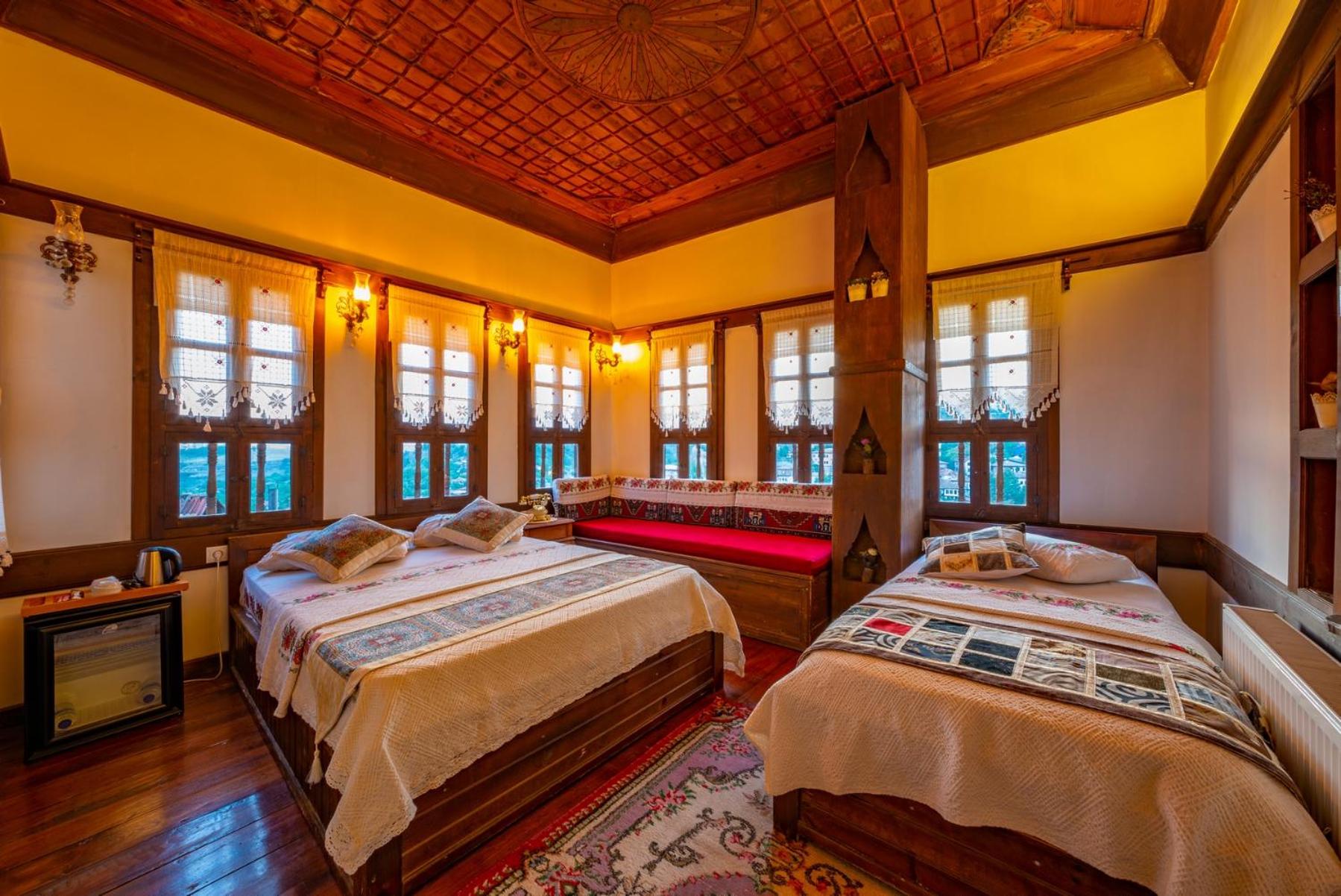 Superior Twin Room with City View photo 2