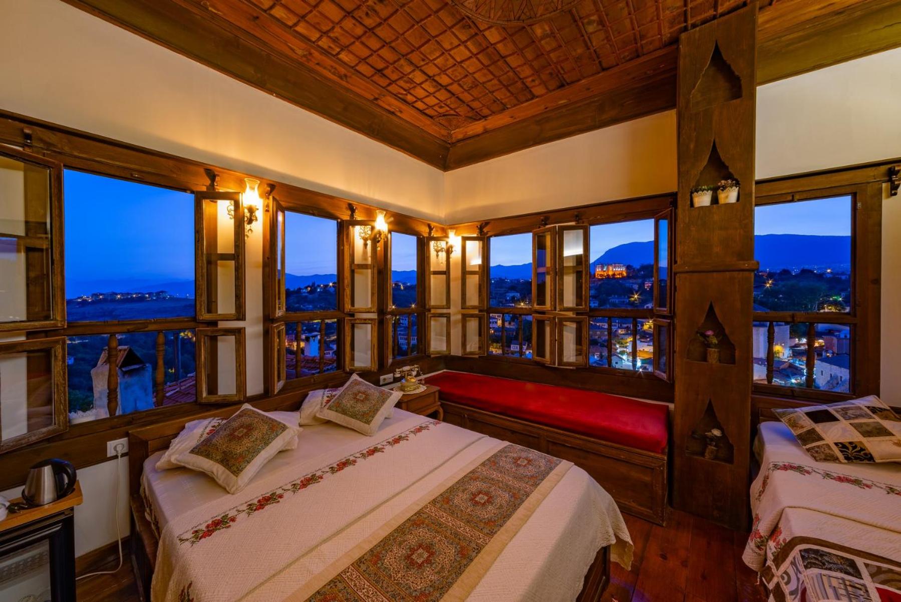 Superior Twin Room with City View photo 1