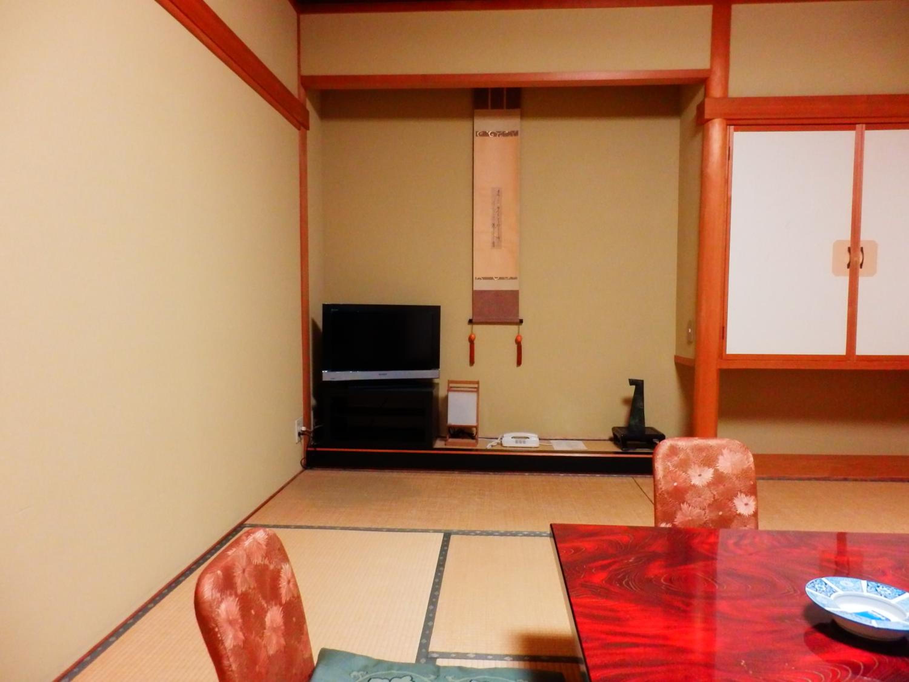 Japanese-Style Twin Room with Shared Bathroom photo 3