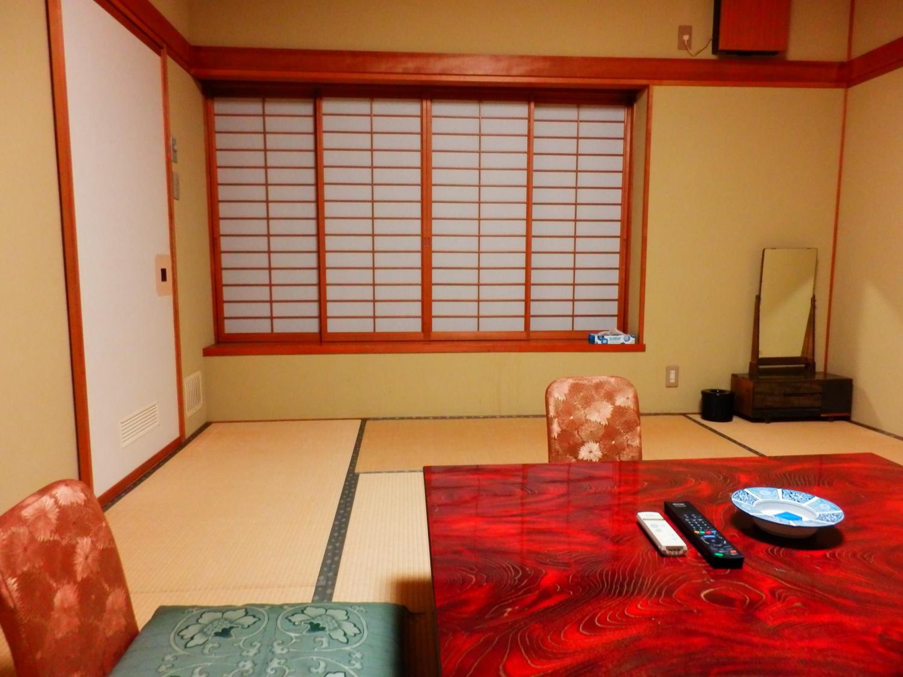 Japanese-Style Twin Room with Shared Bathroom photo 2