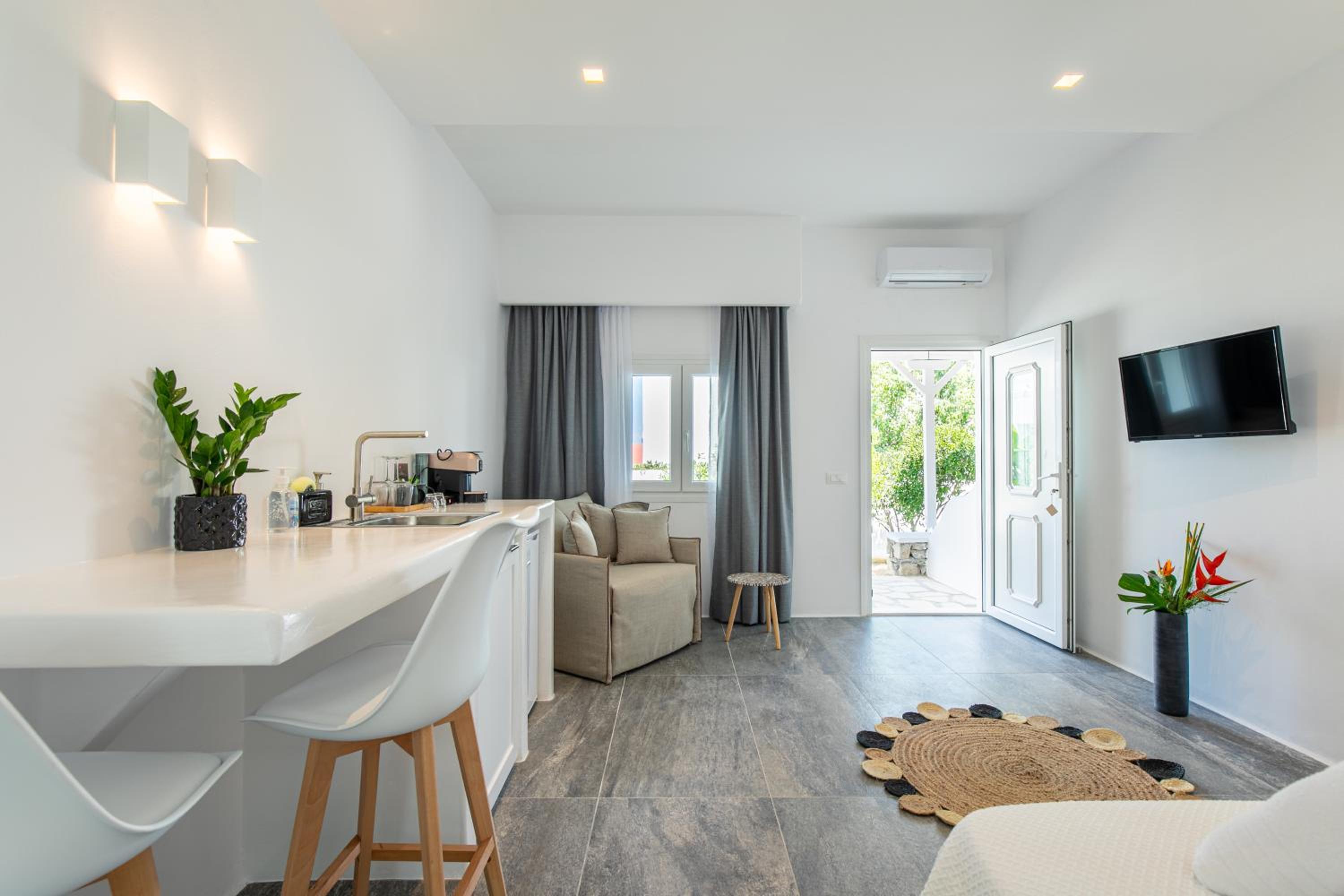 Deluxe Suite - Photo 1