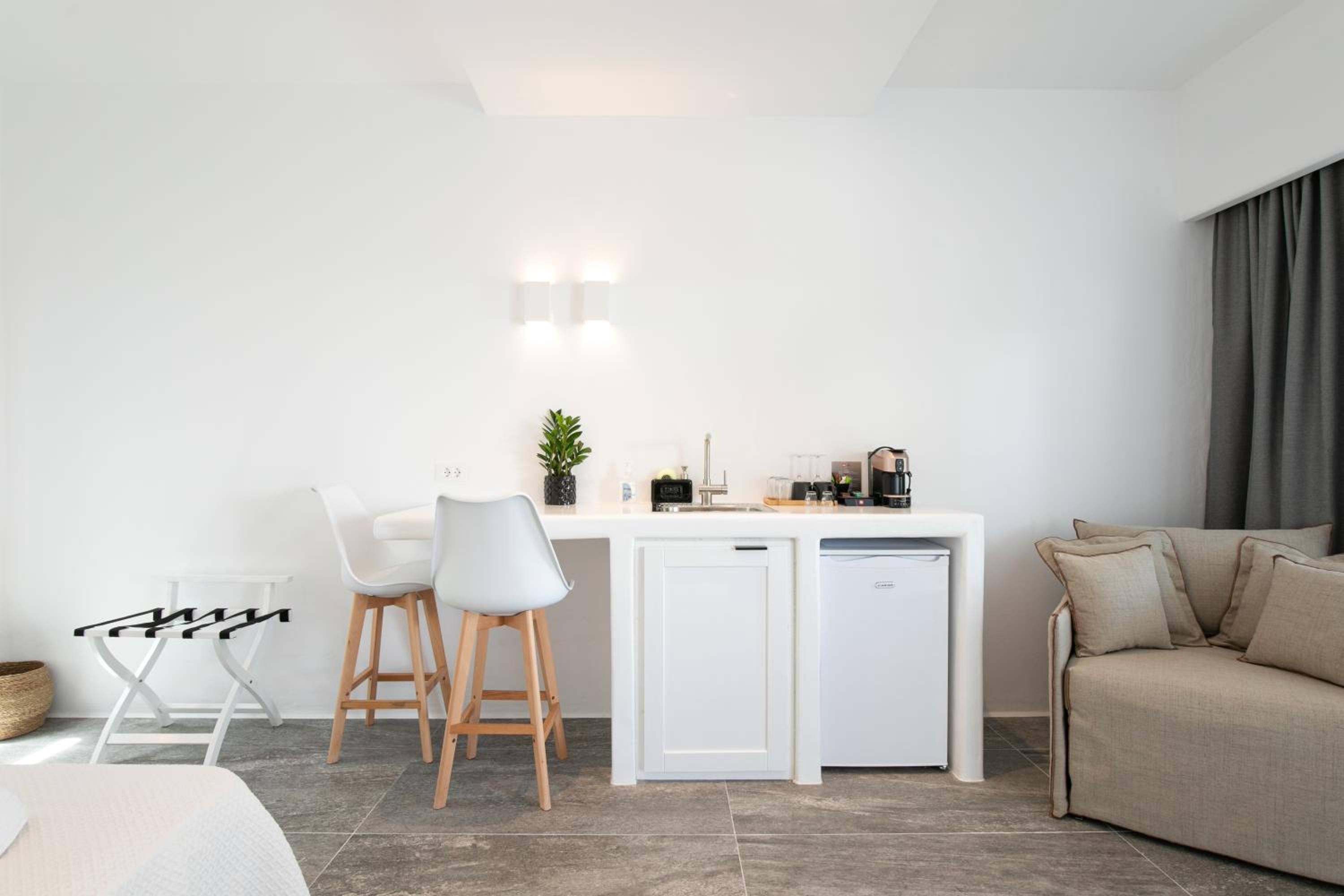 Deluxe Suite - Photo 11