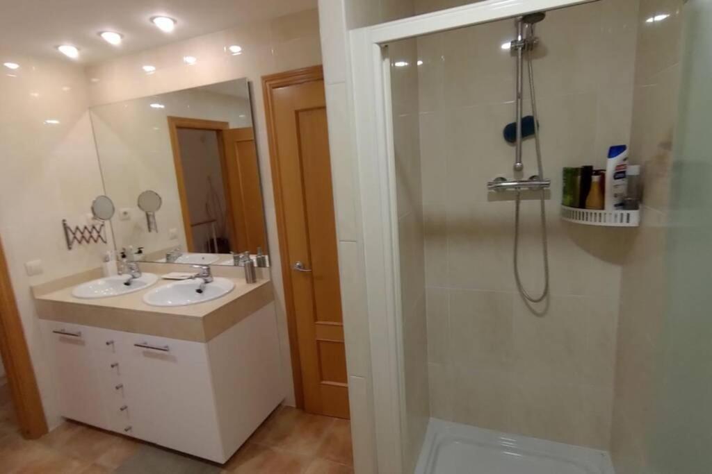Three-Bedroom House photo 2