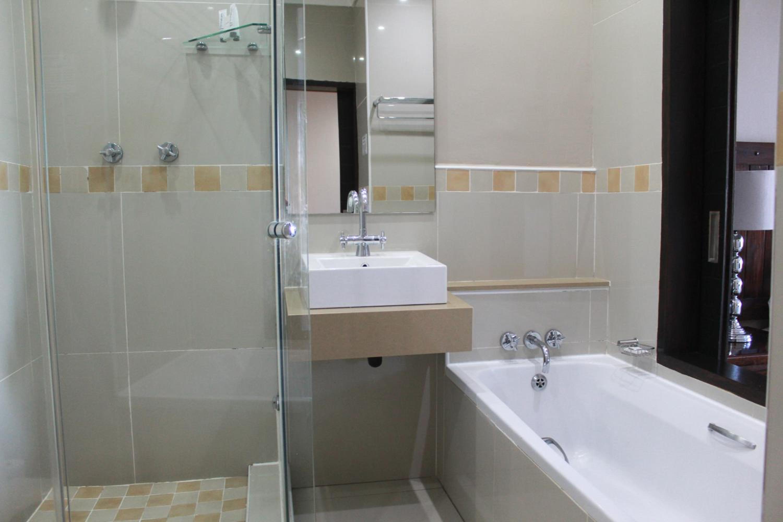 Double Room with Balcony - Photo 15
