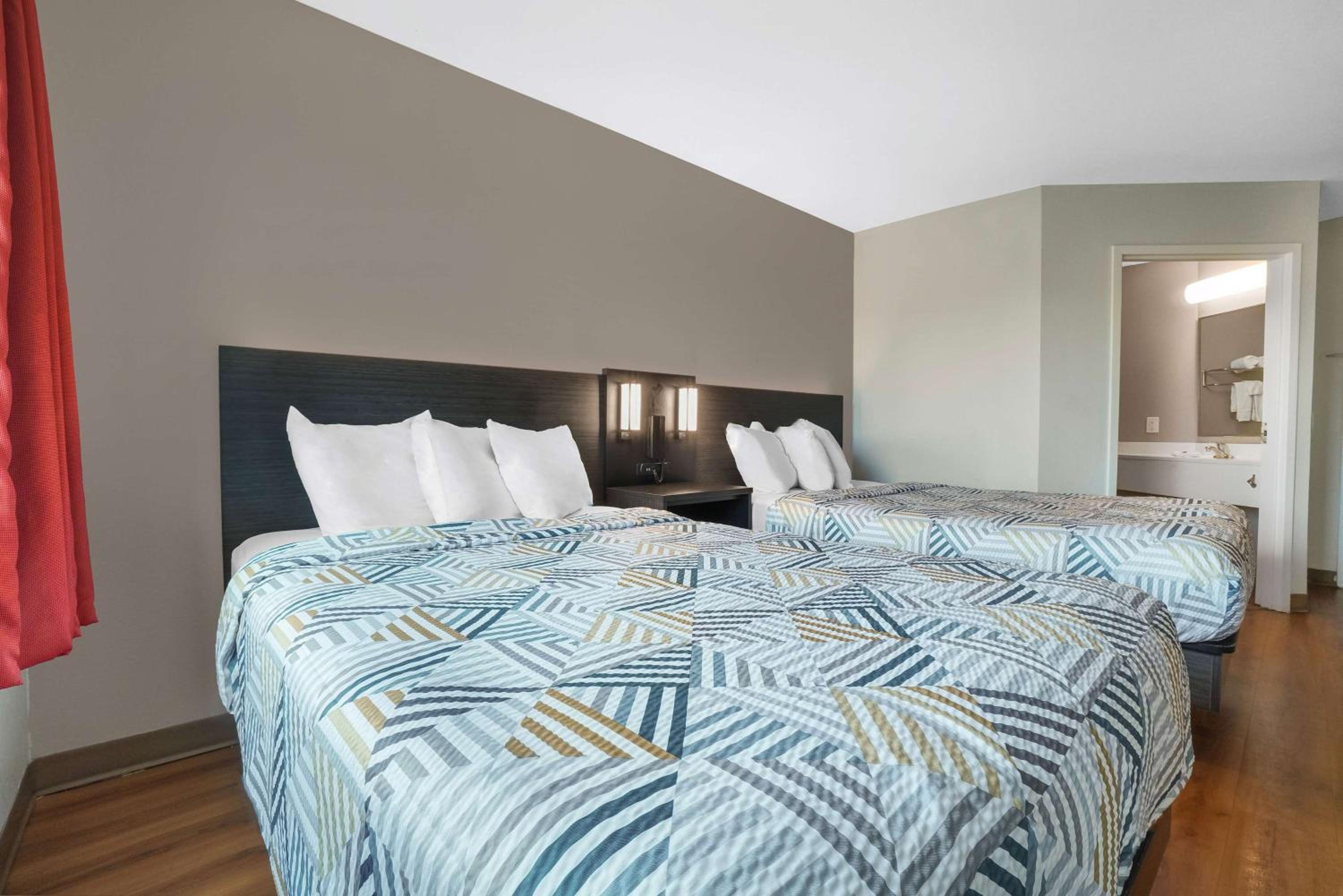 Deluxe Quadruple Room - Non-Smoking - Photo 2