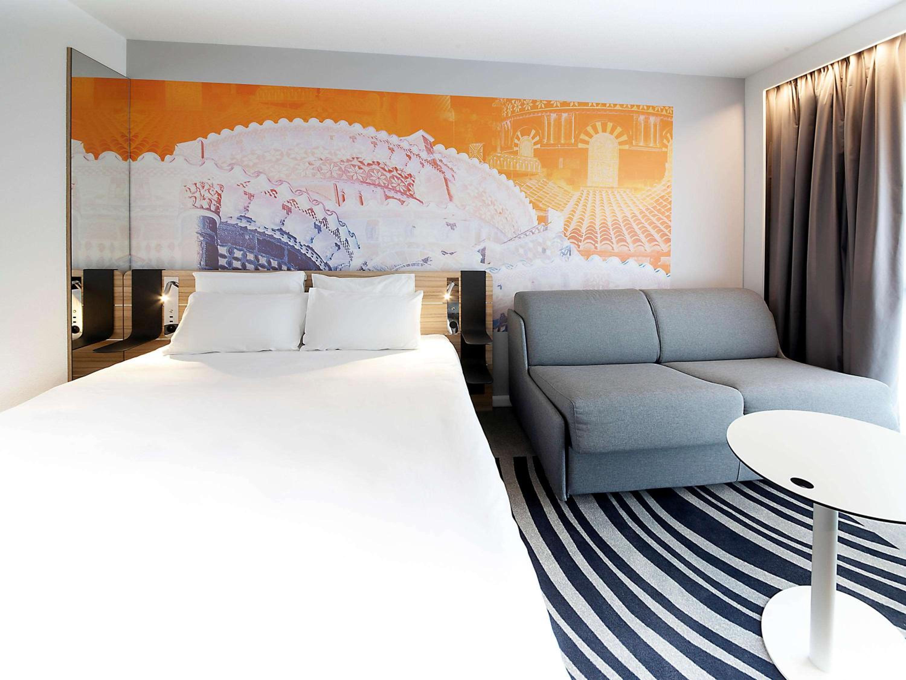 Superior Queen Room with Sofa Bed - Photo 30