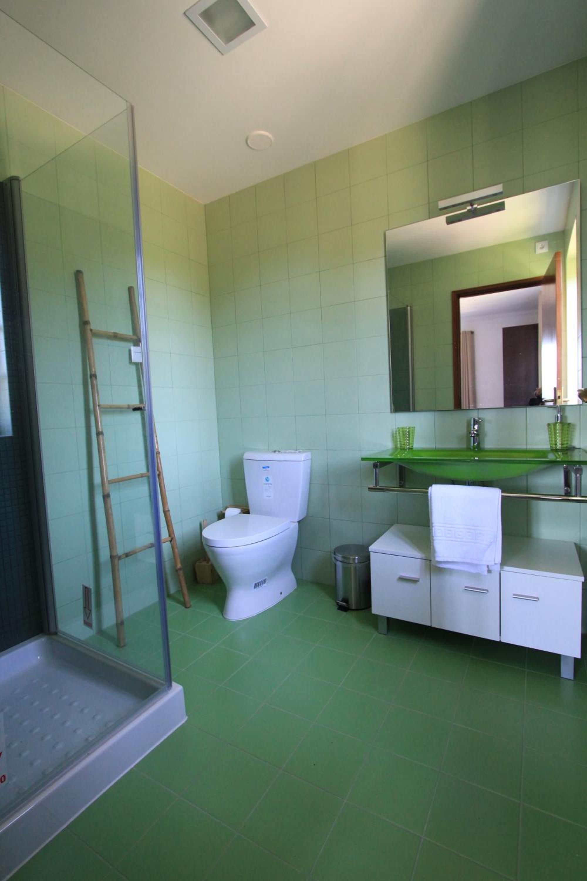 Five-Bedroom House photo 2