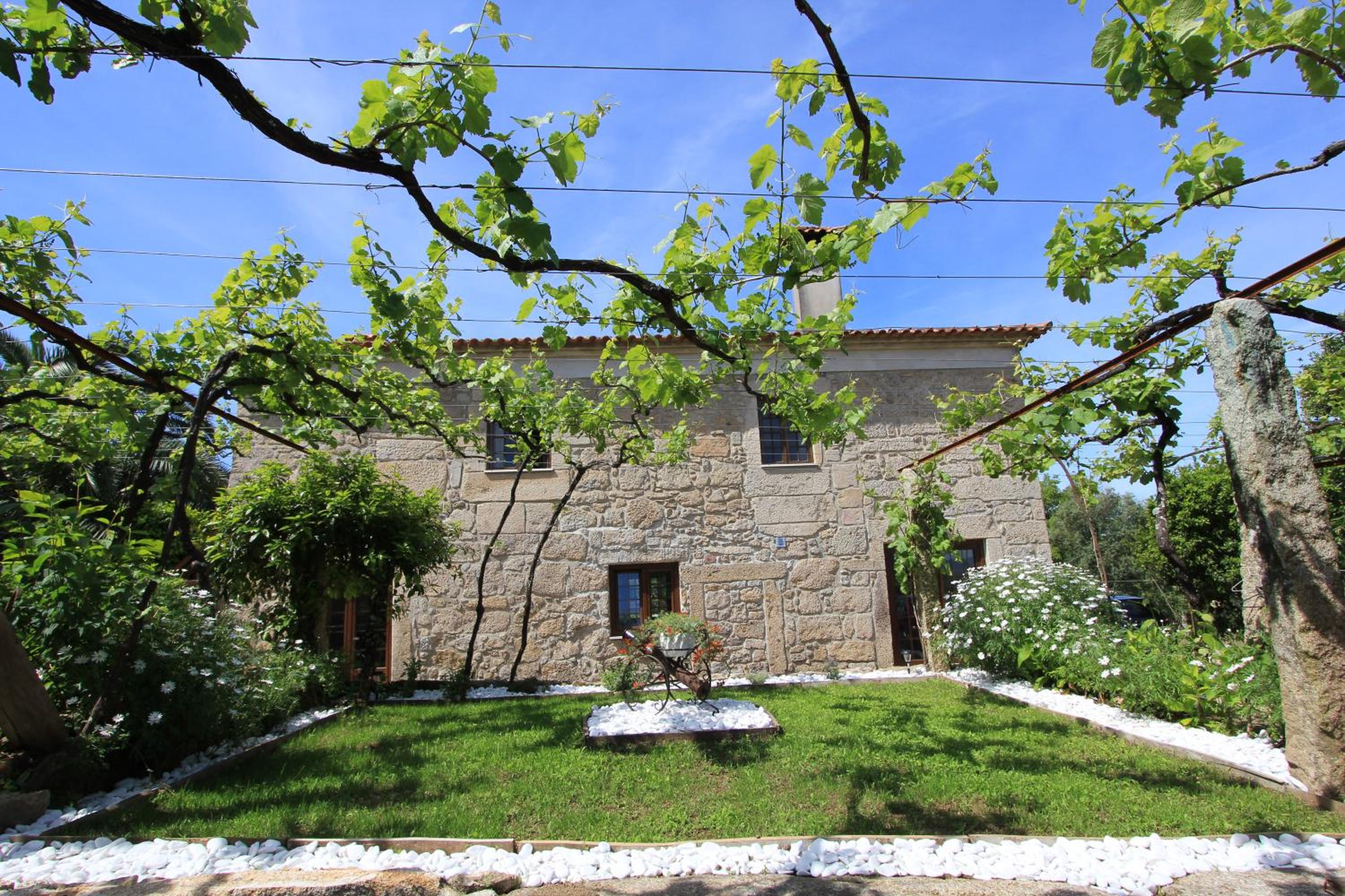 Five-Bedroom House photo 3