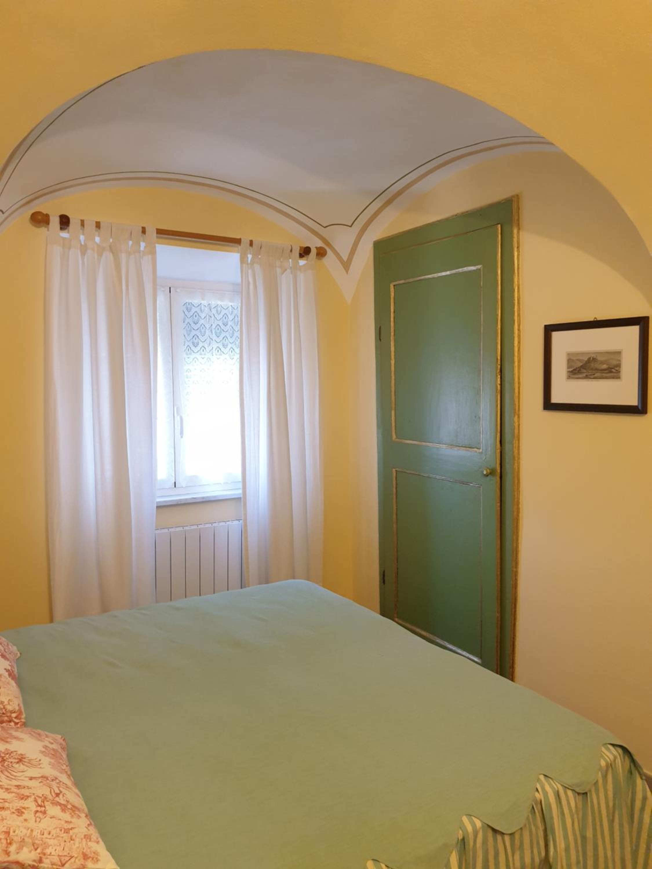 One-Bedroom Apartment - Photo 9