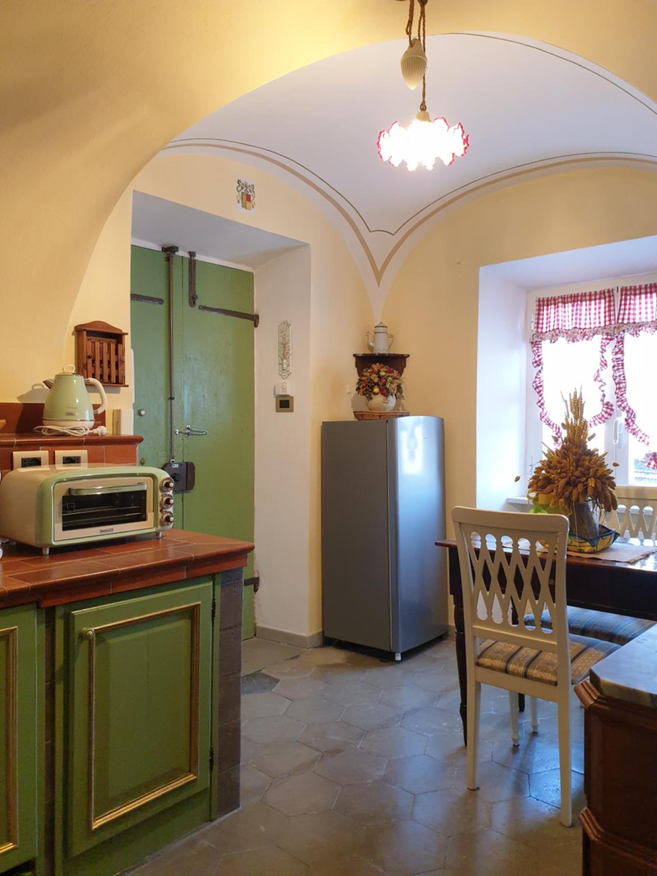 One-Bedroom Apartment - Photo 8