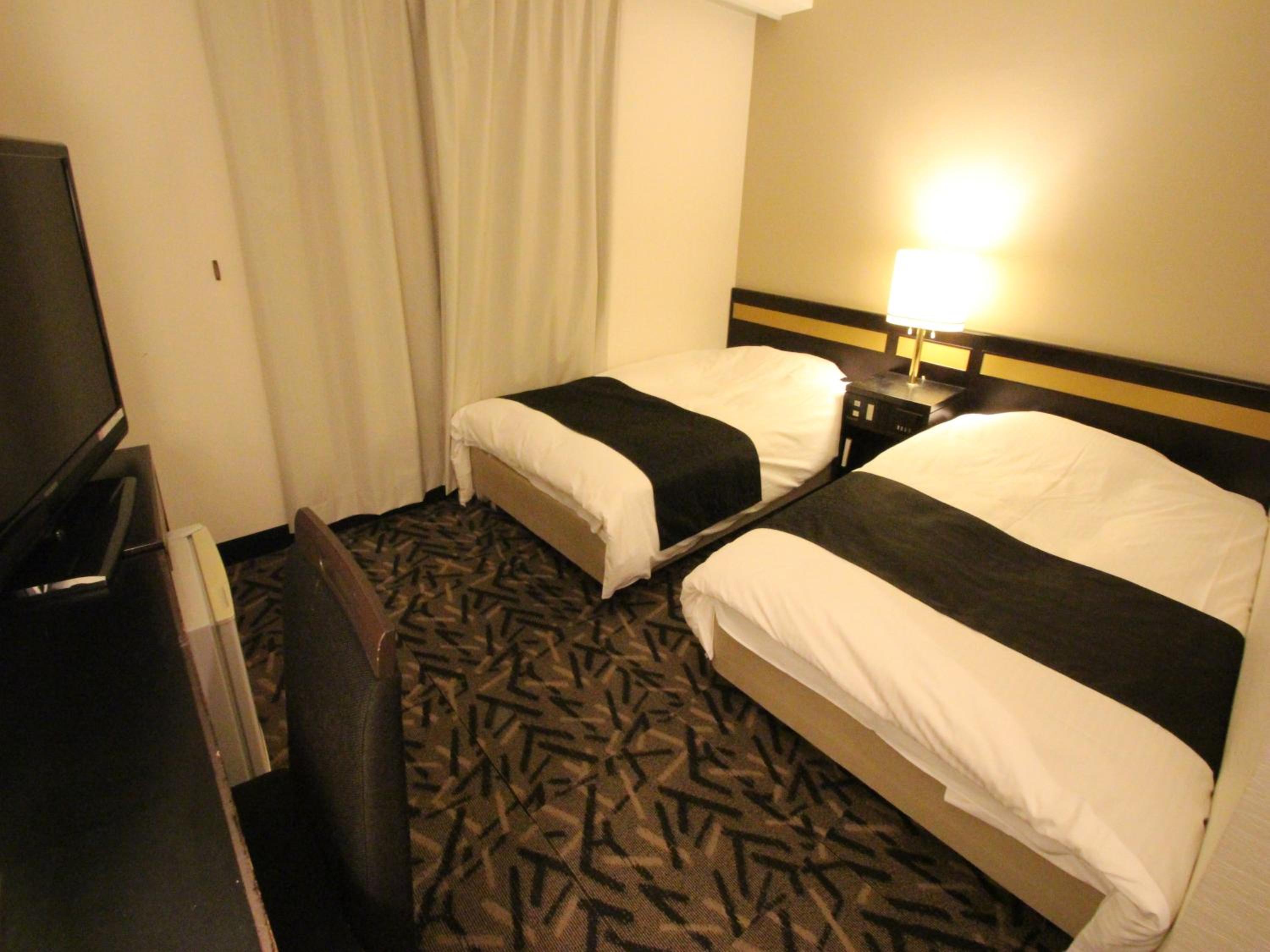 Twin Room - Smoking - Photo 13