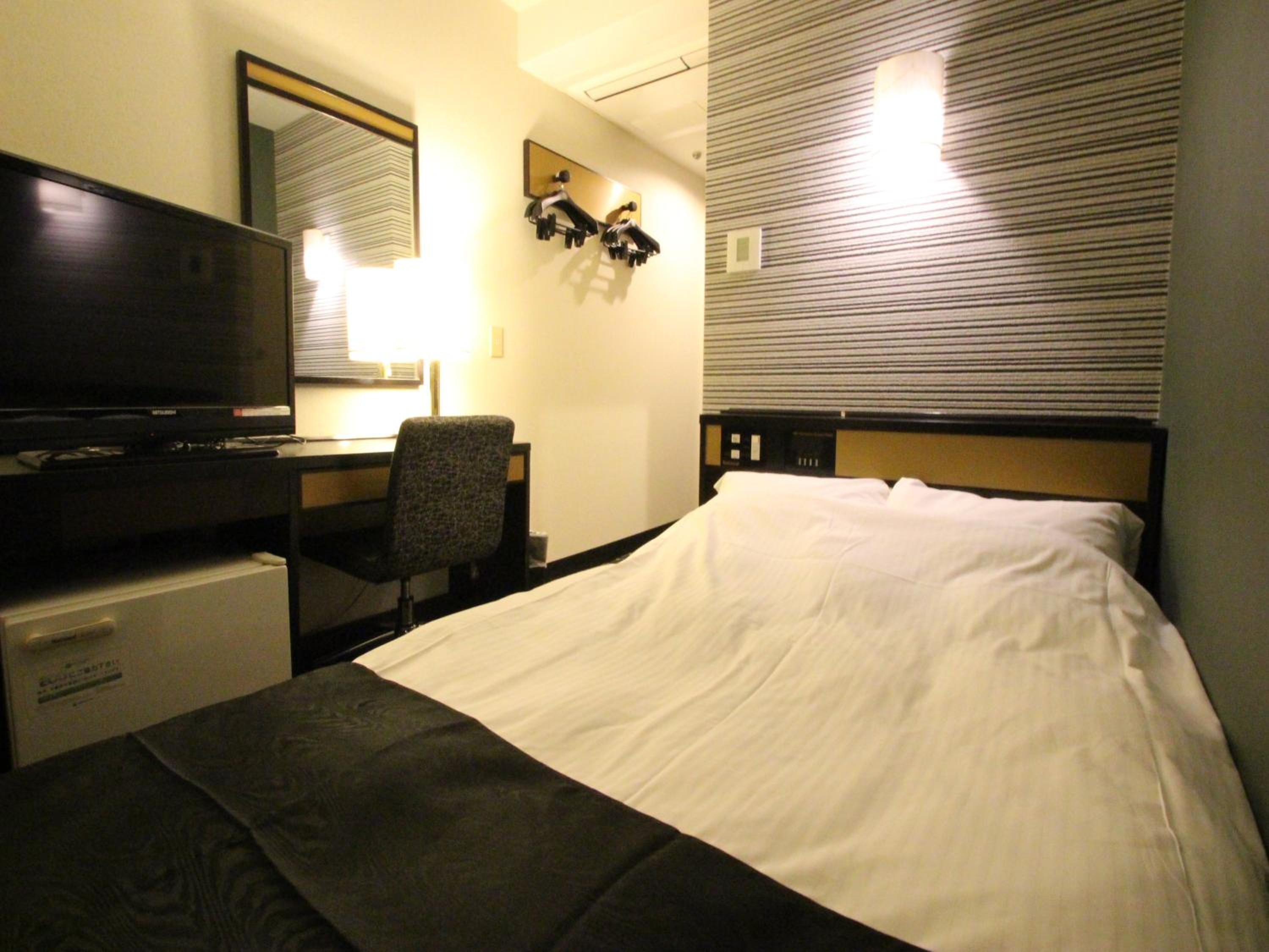 Double Room with Small Double Bed - Smoking - Photo 4
