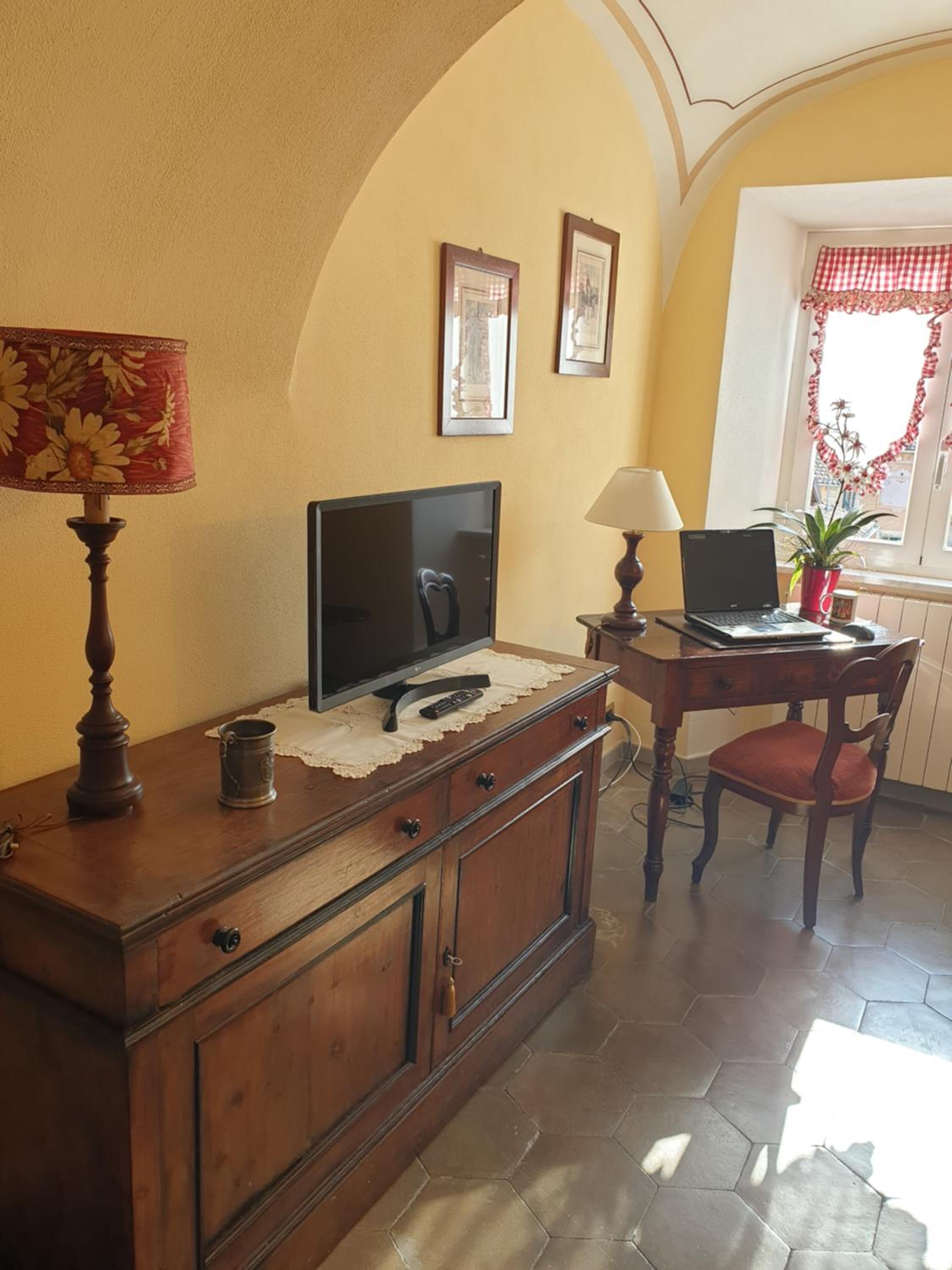 One-Bedroom Apartment - Photo 19
