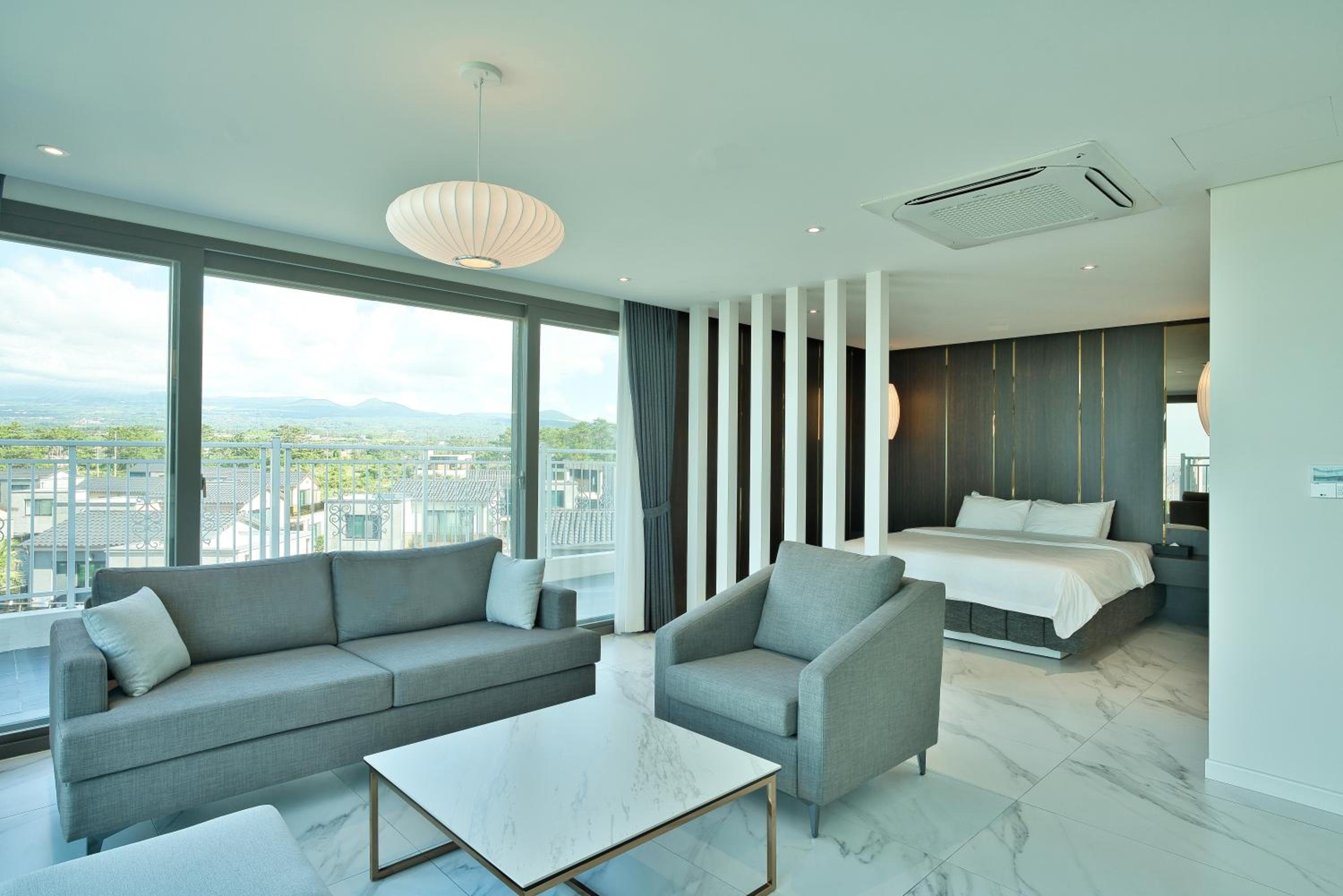 Royal Tops 10 Suite