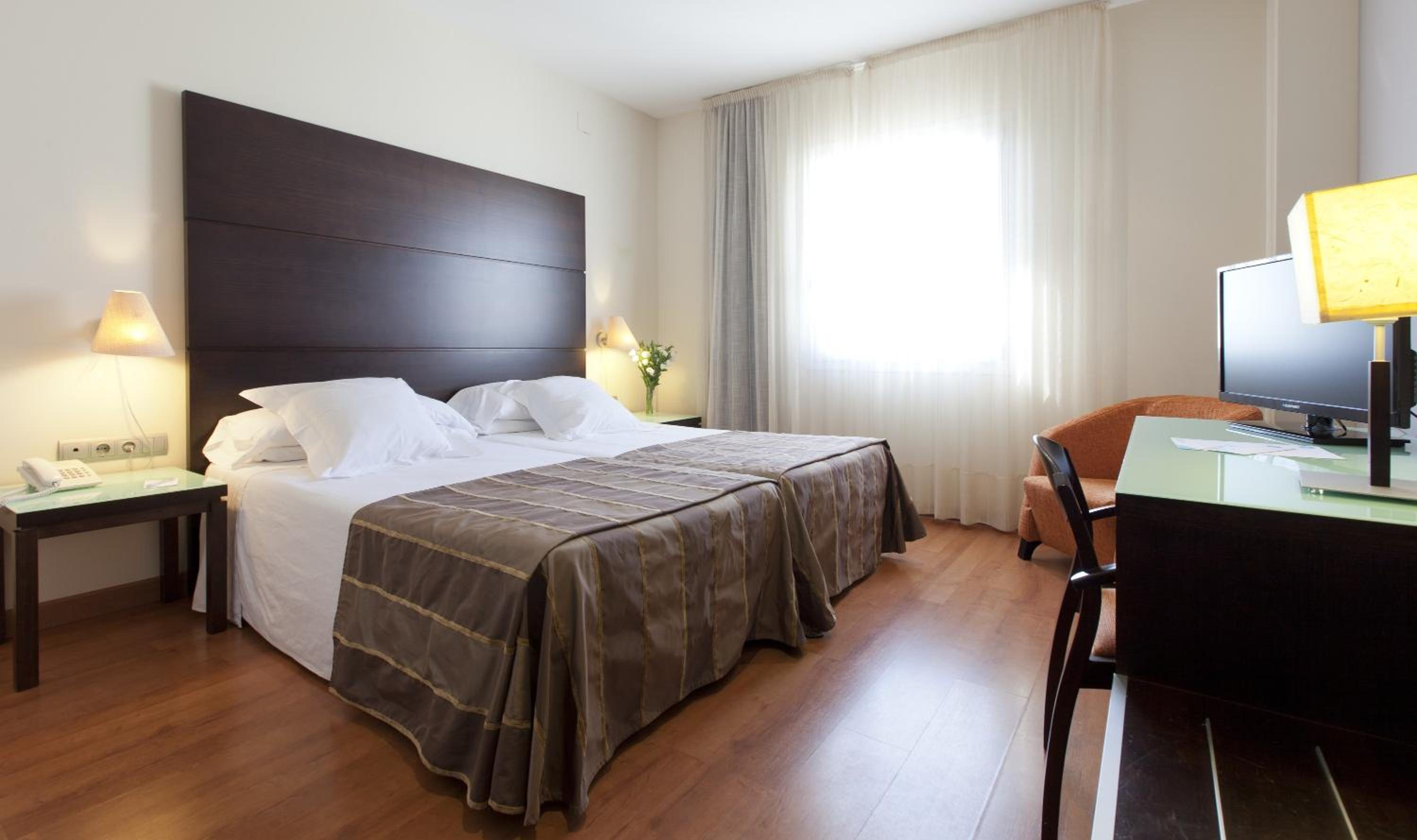 Habitación Doble con Cama Extra (2 adultos + 1 niño)