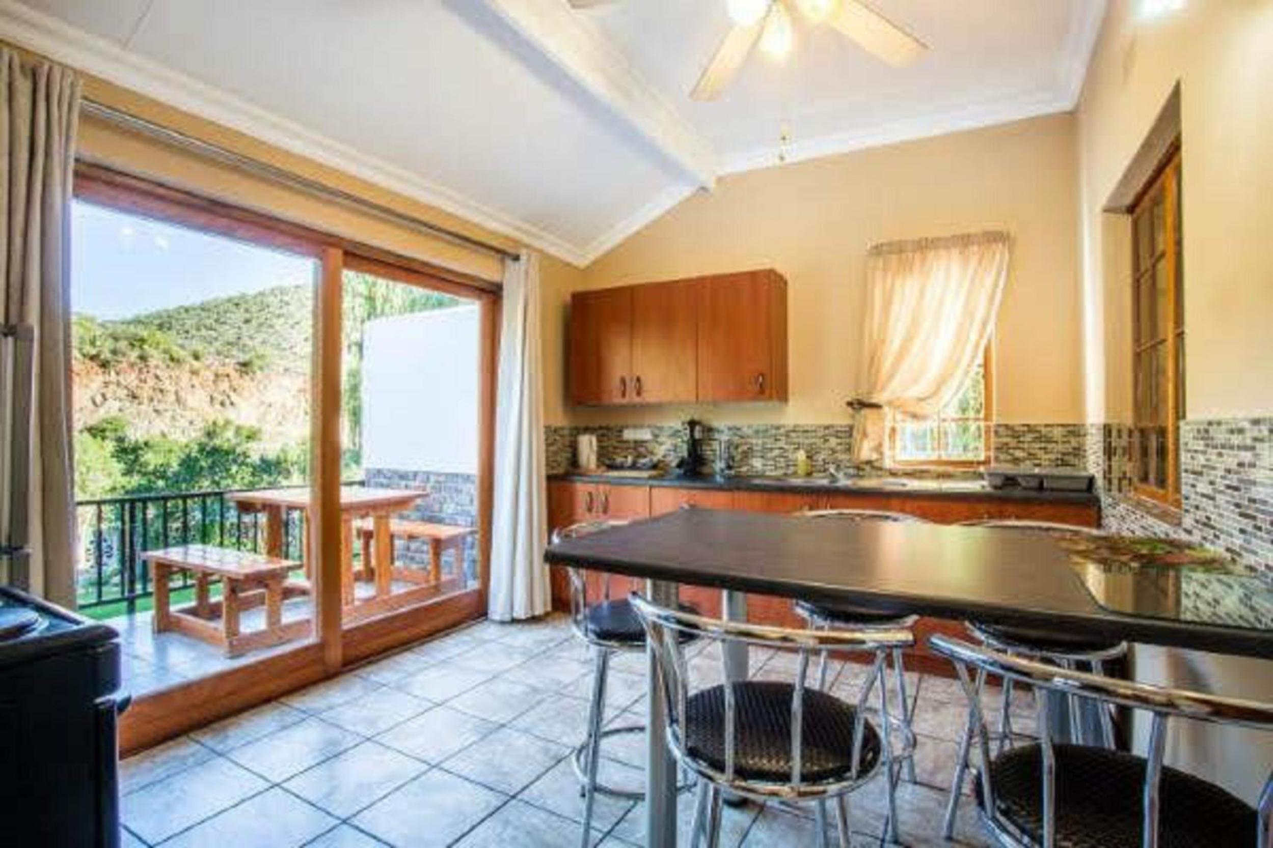 Family Suite with Balcony Self Catering - Photo 5