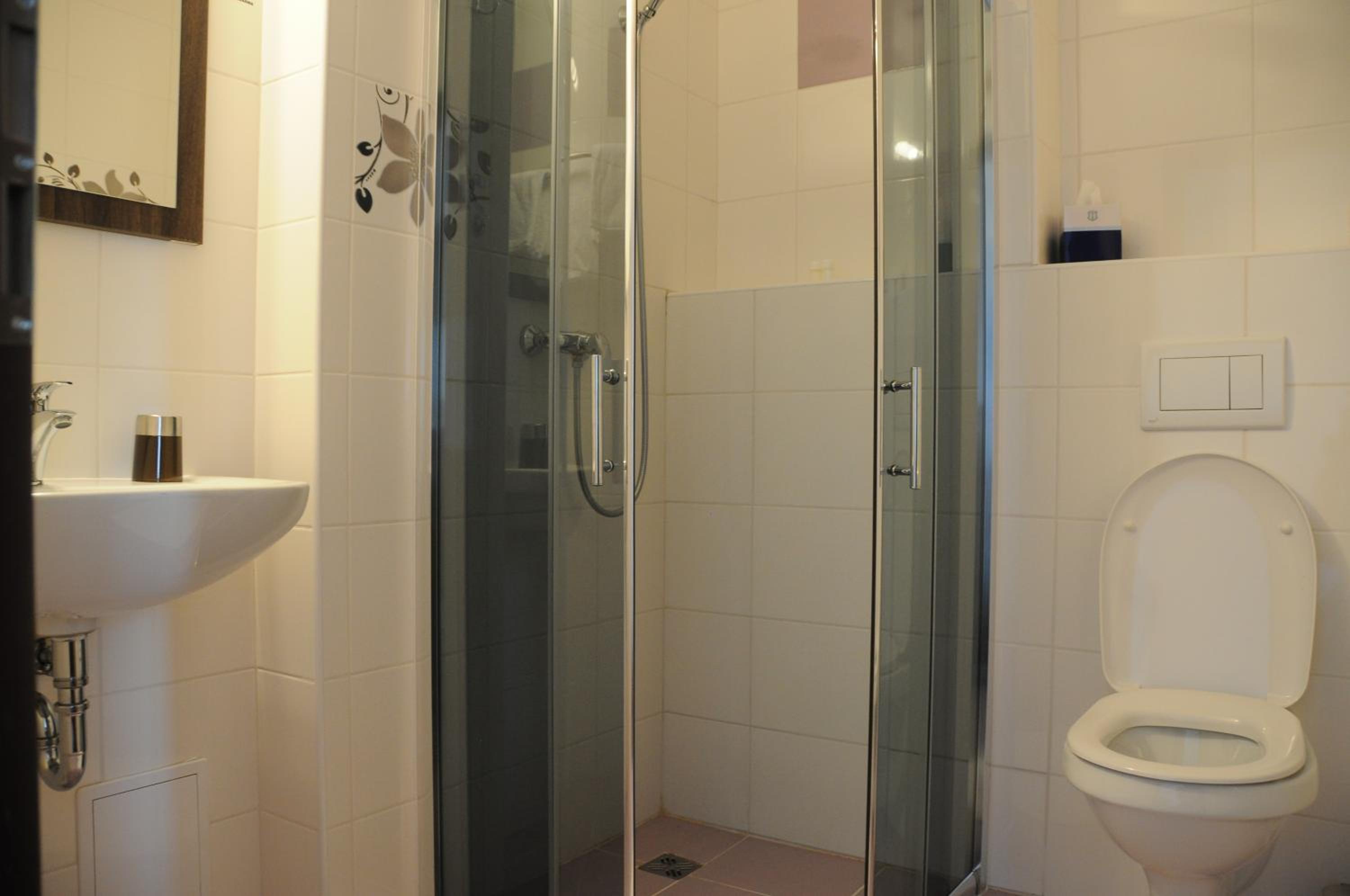 Double Room - Photo 8