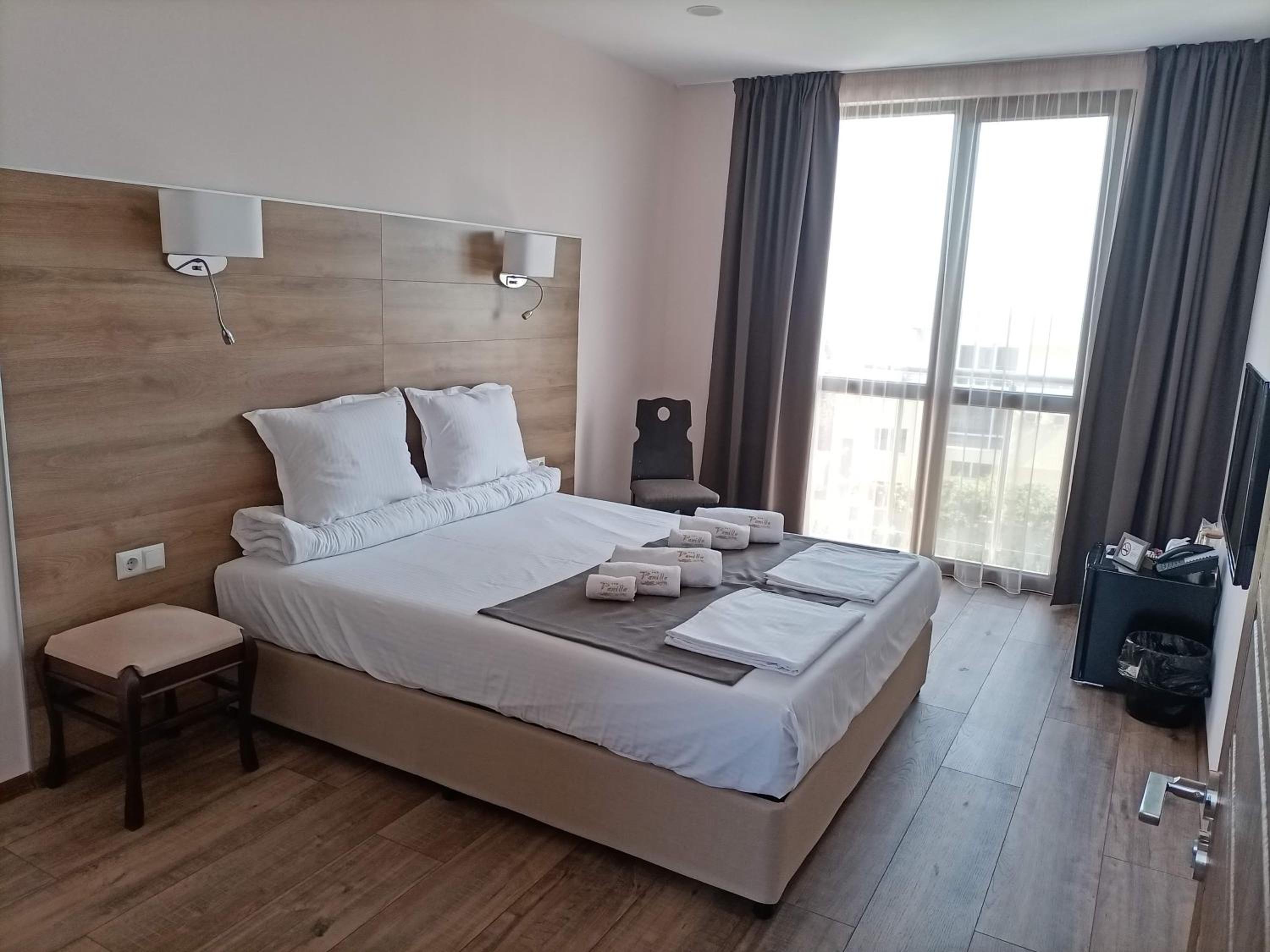 Deluxe Double Room - Photo 8