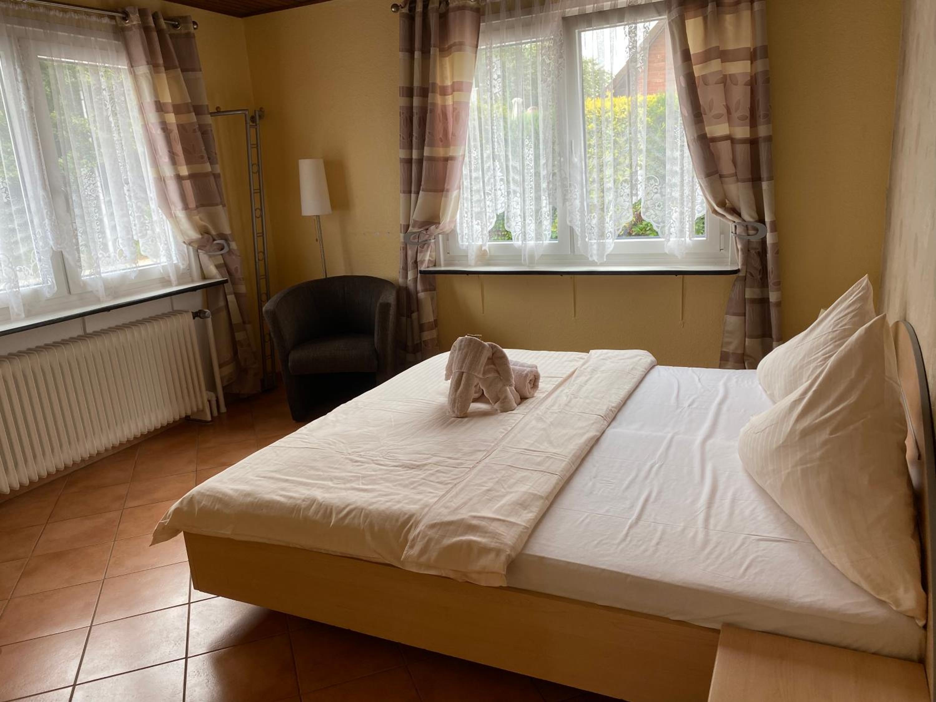 Double Room with Private External Bathroom - Photo 1