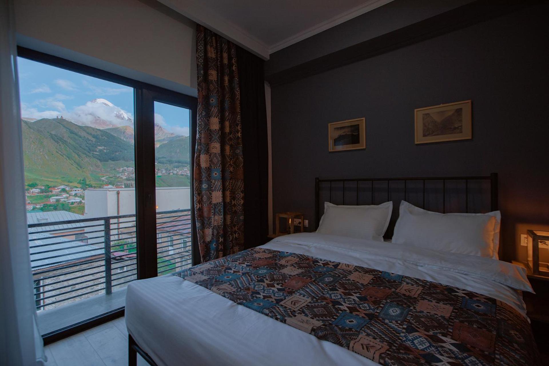 Double Room with Mountain View - Photo 1