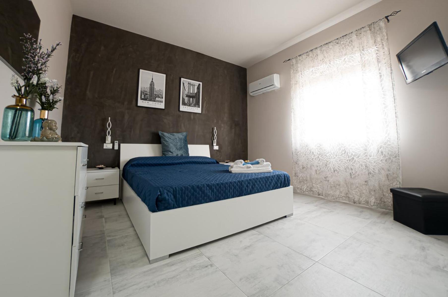 Apartment with Terrace - Photo 9