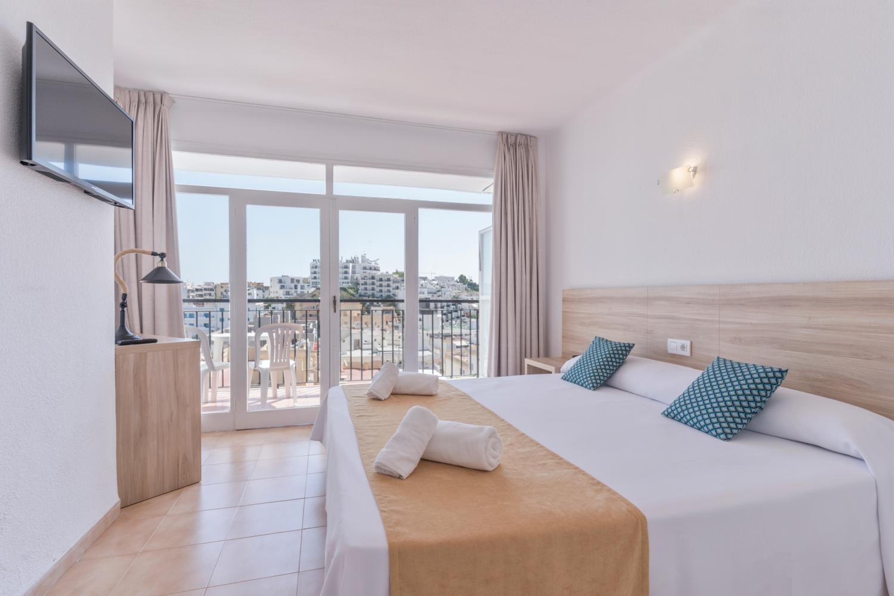 Double Room - Photo 12