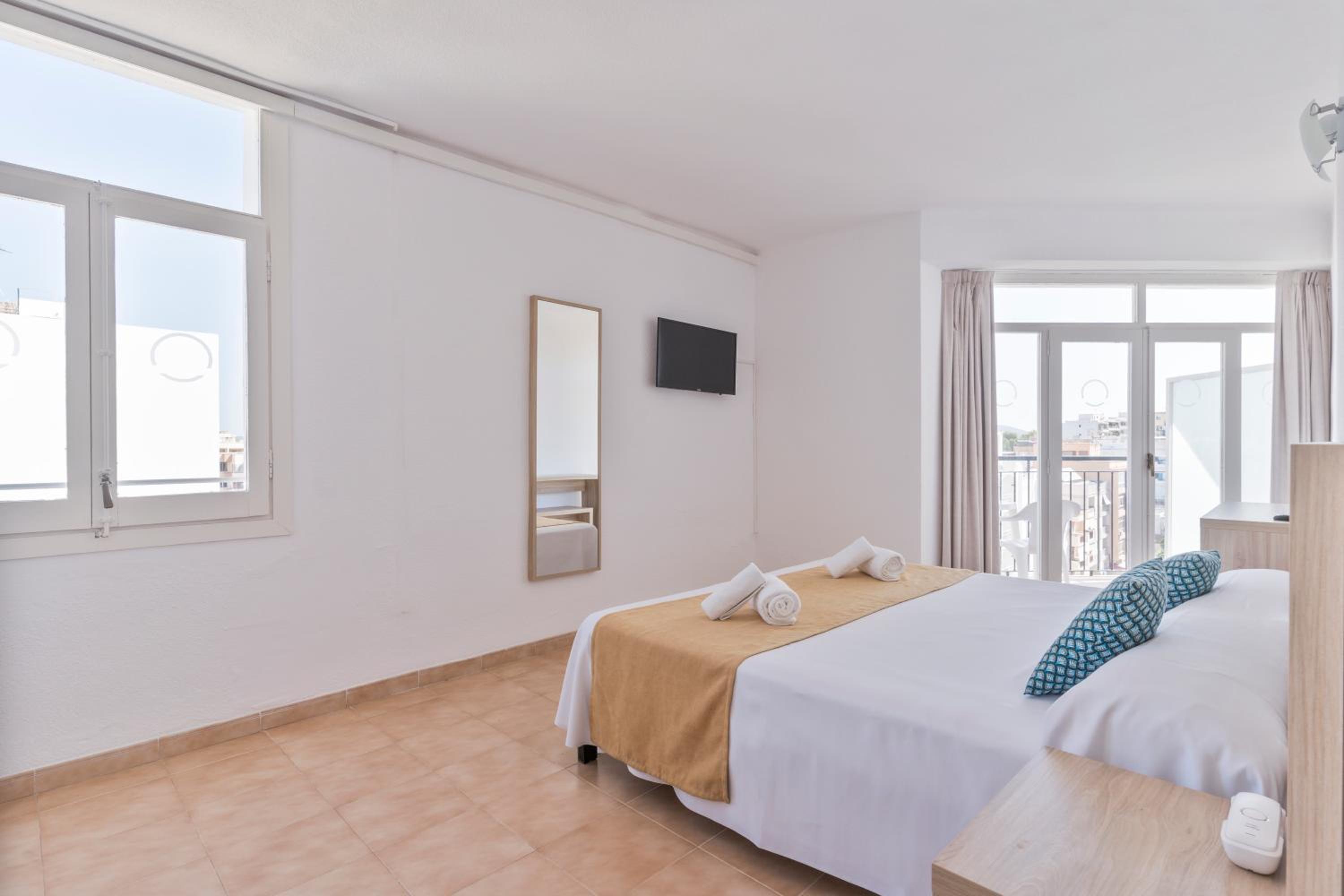 Double Room - Photo 16