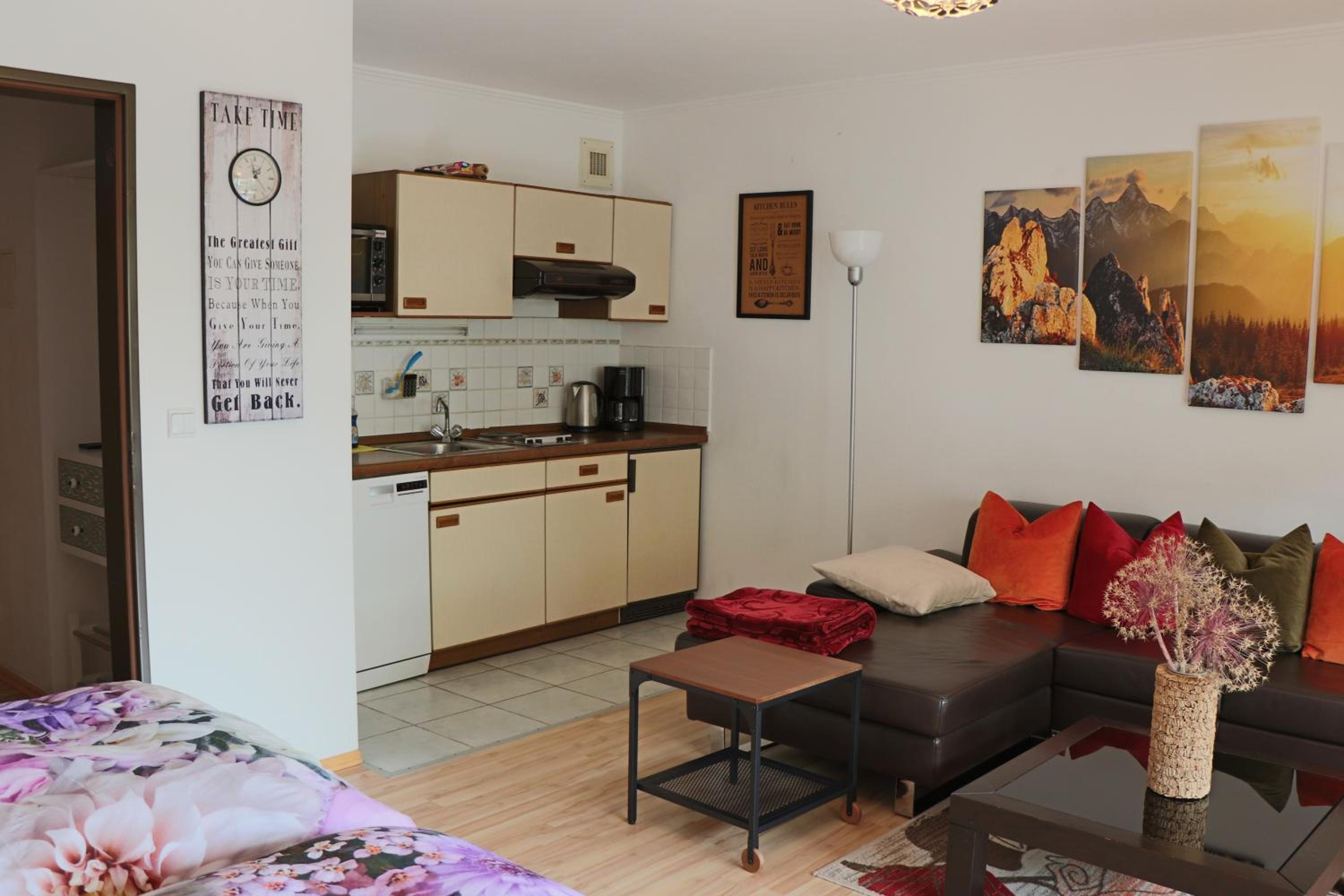 Apartment with Balcony photo 3