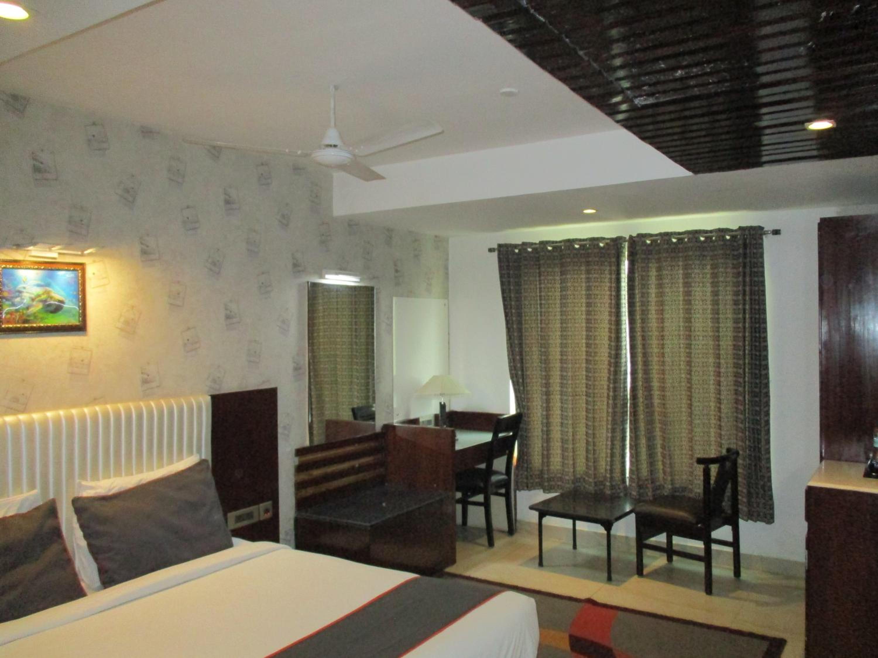 Deluxe Room - Photo 21