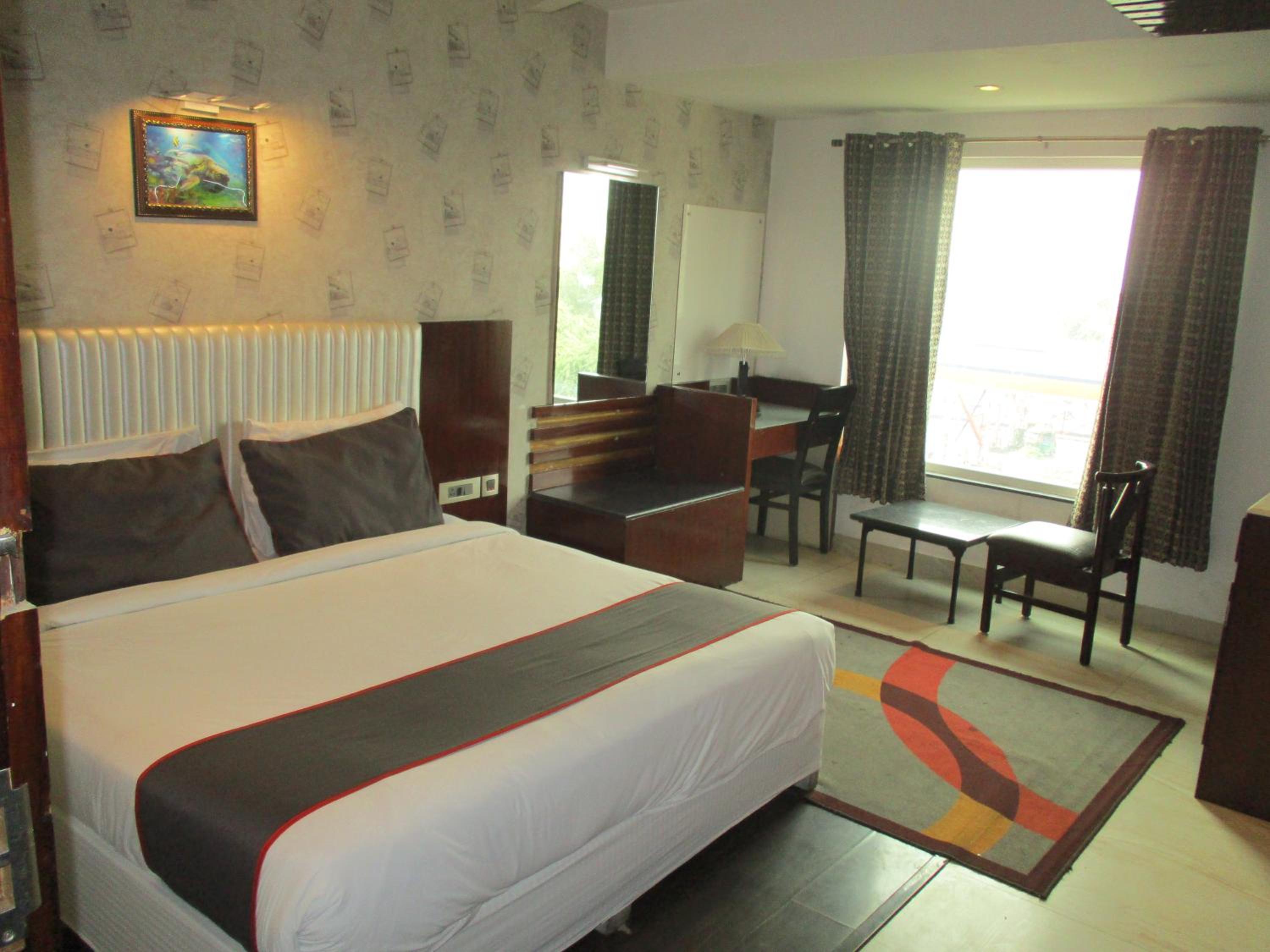 Deluxe Room - Photo 23