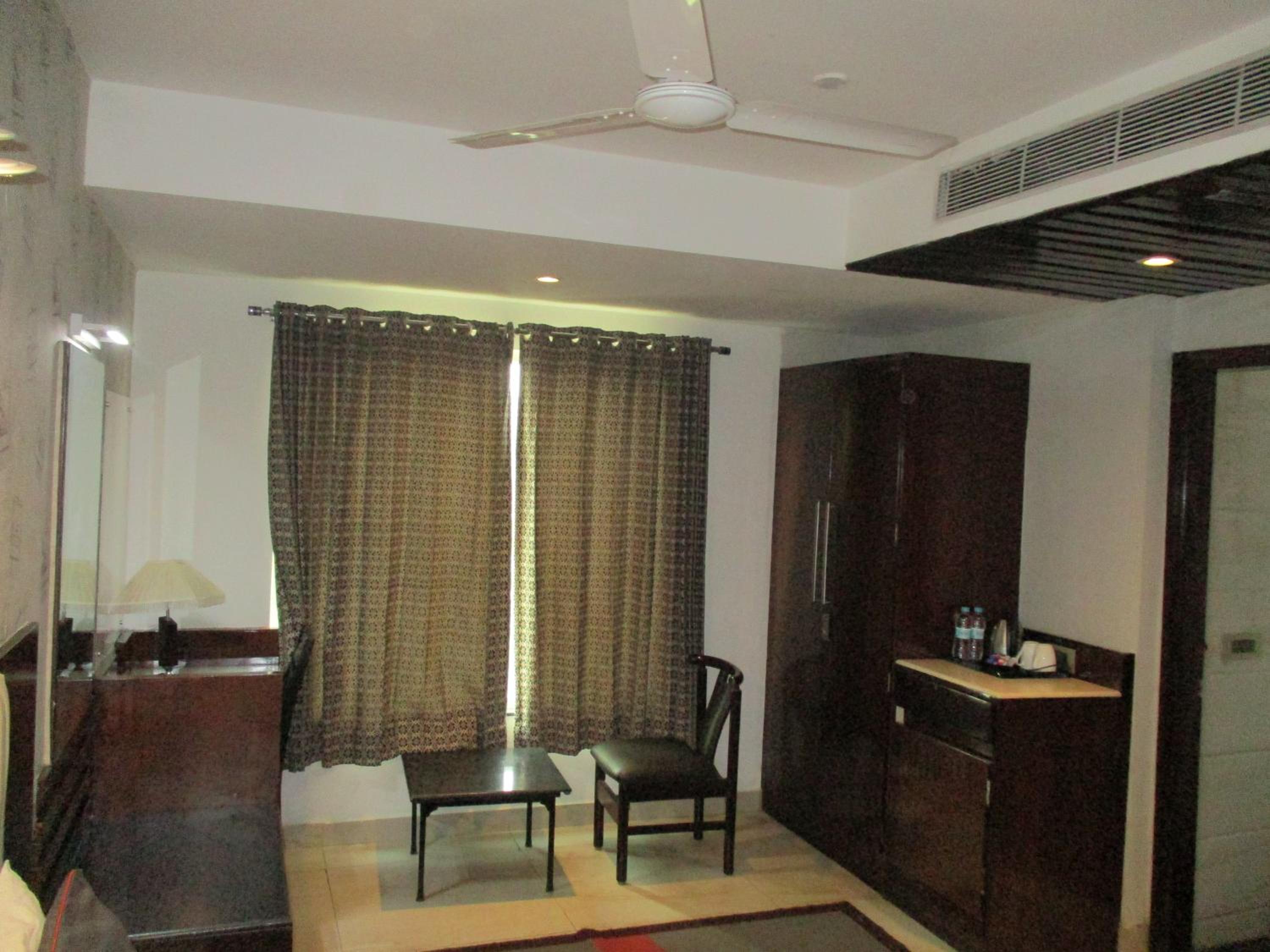Deluxe Room - Photo 28