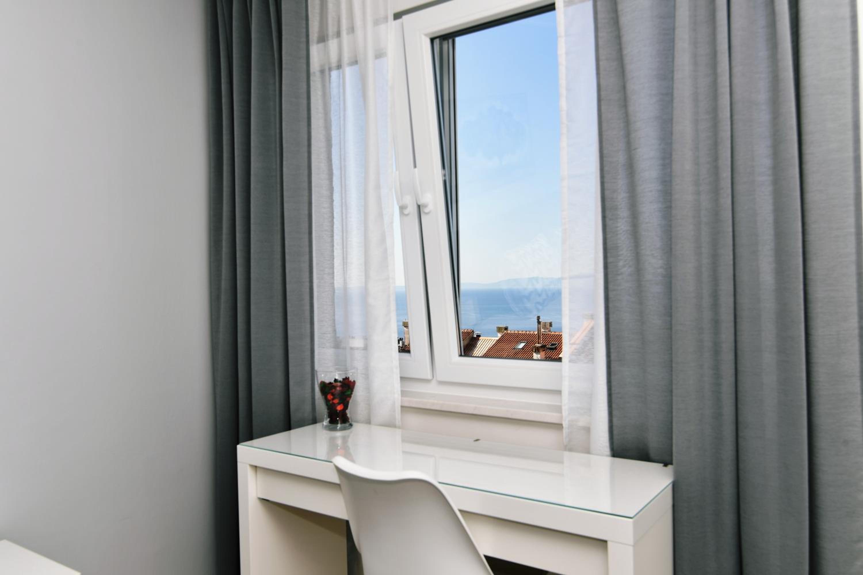 One-Bedroom Apartment - Photo 6