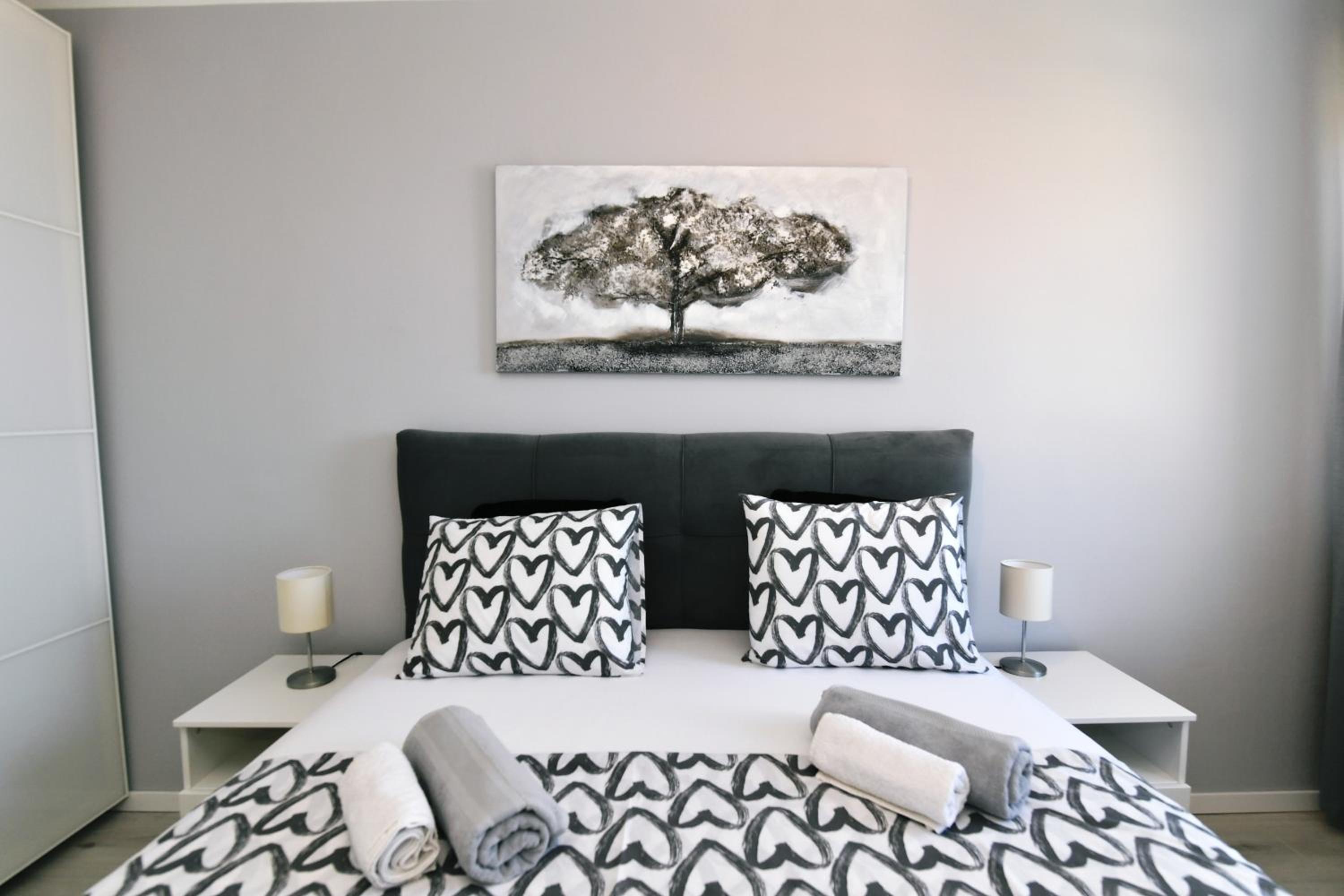 One-Bedroom Apartment - Photo 3