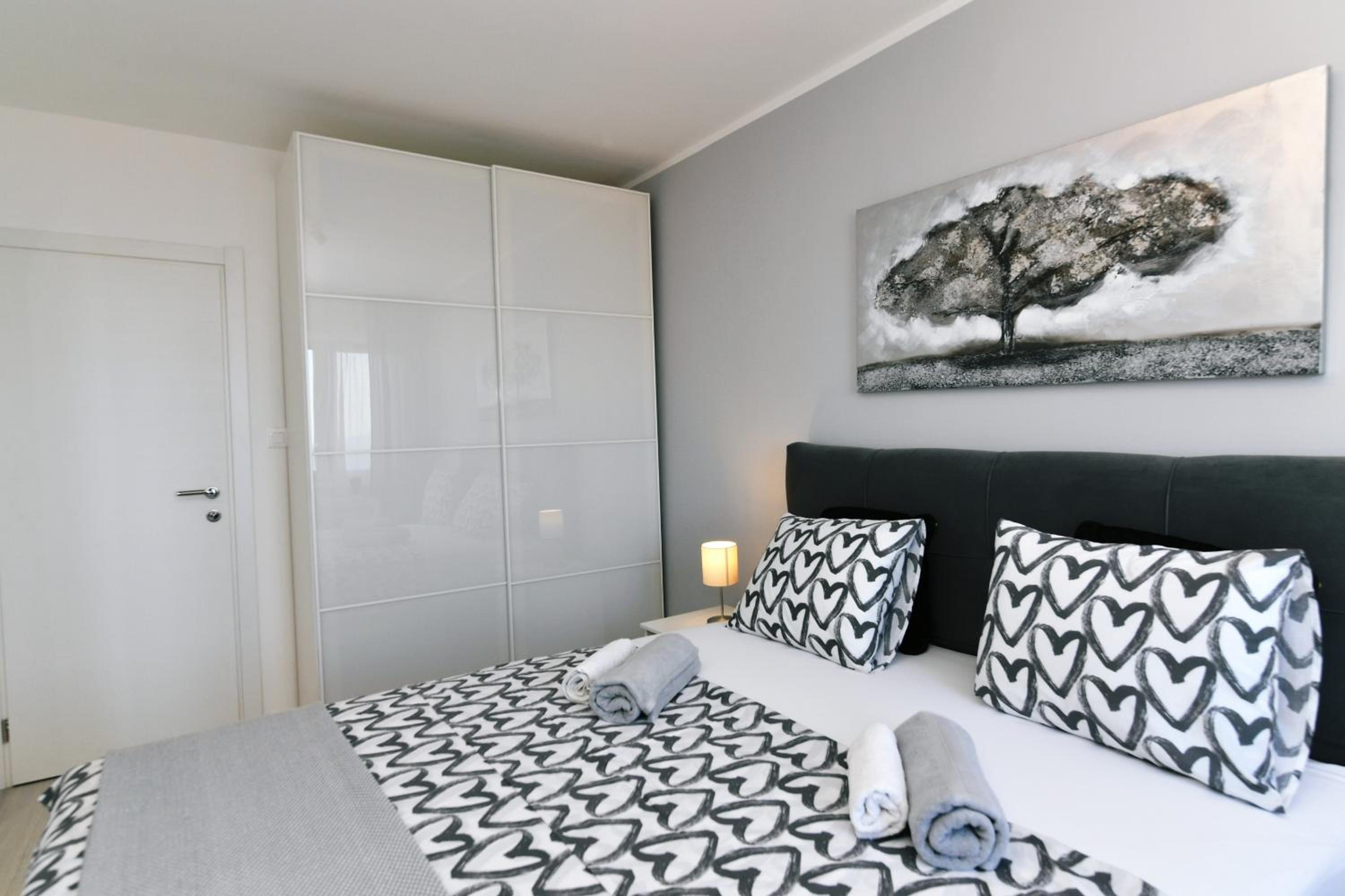 One-Bedroom Apartment - Photo 16
