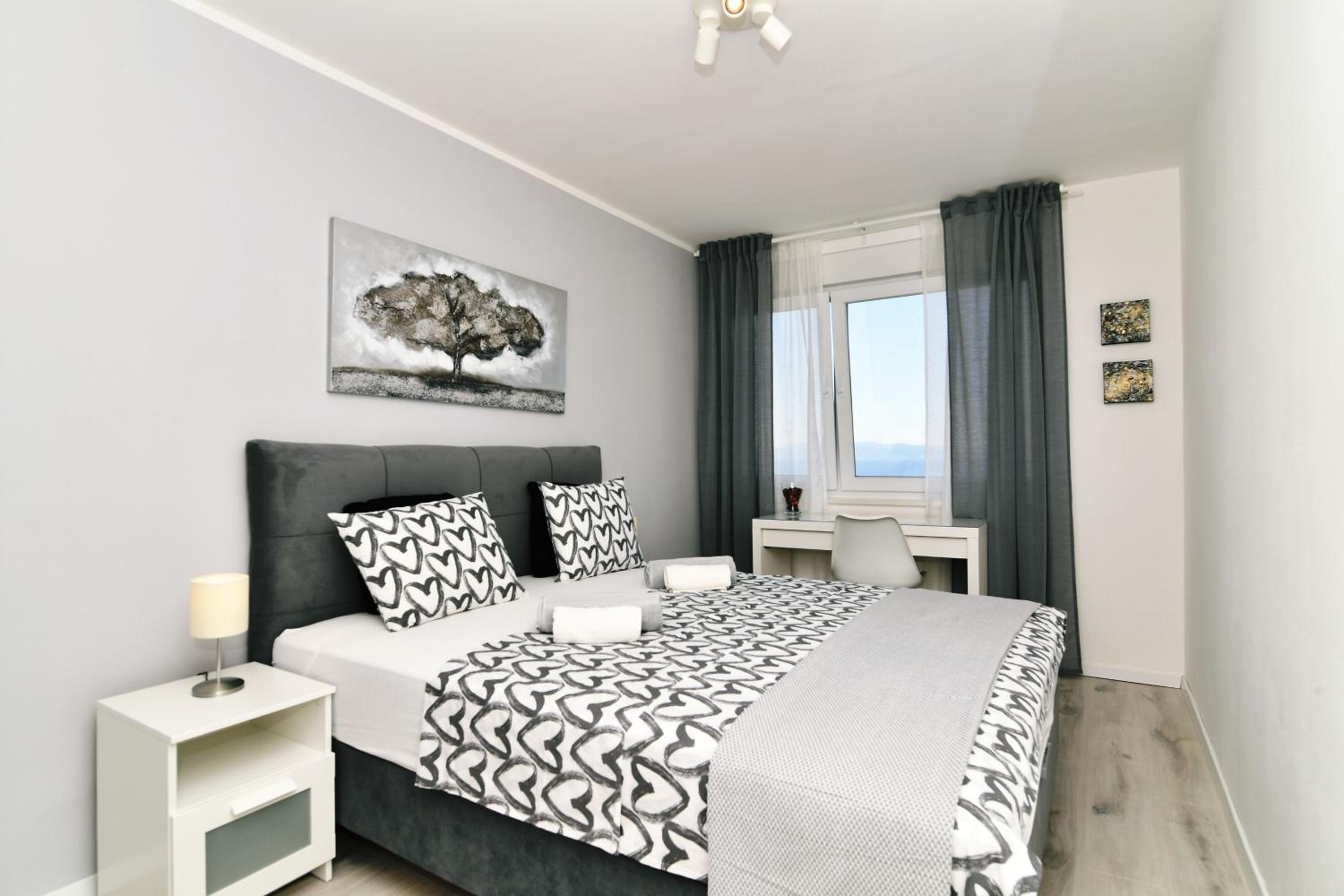 One-Bedroom Apartment - Photo 17
