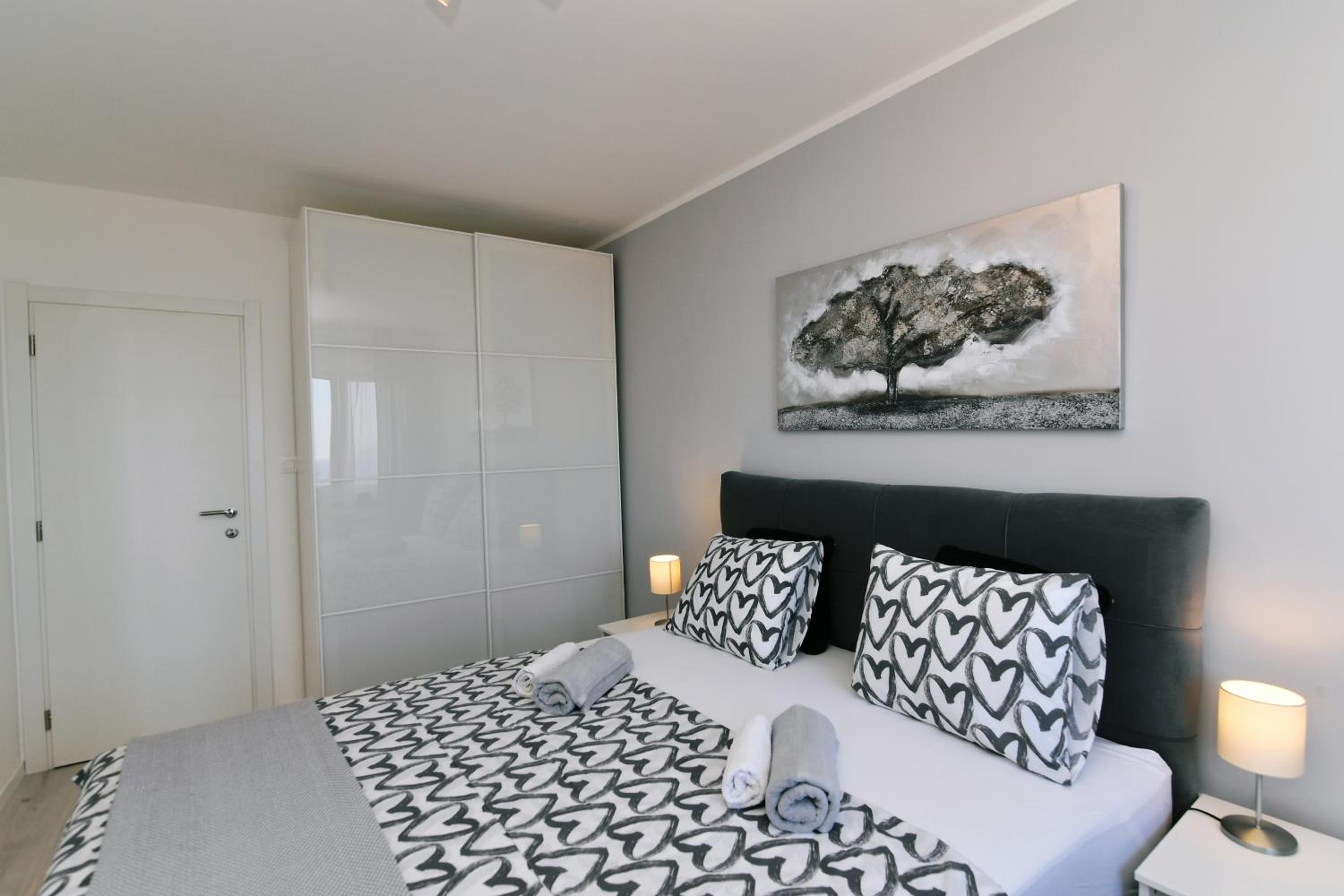 One-Bedroom Apartment - Photo 18