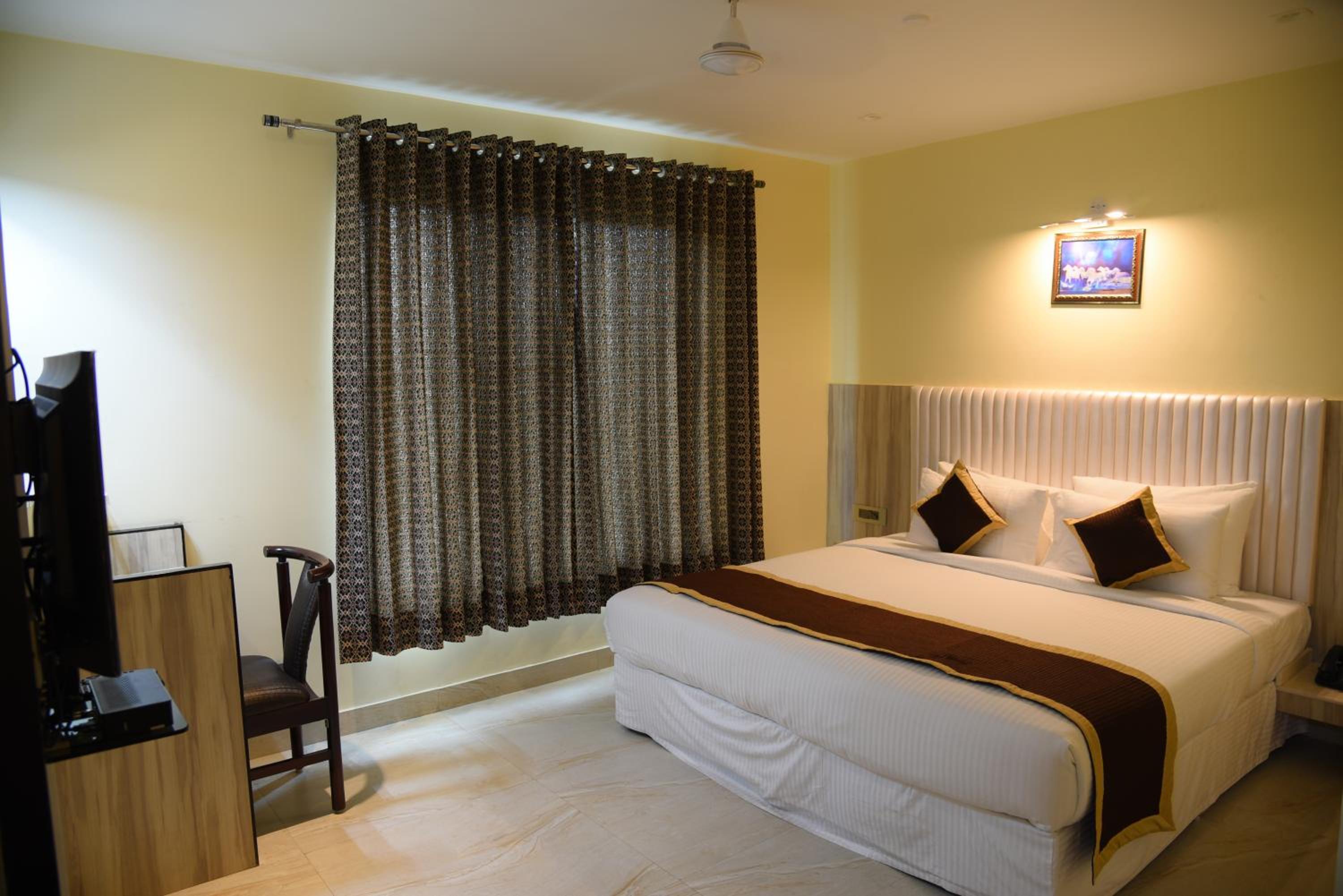 Standard Double Room - Photo 17